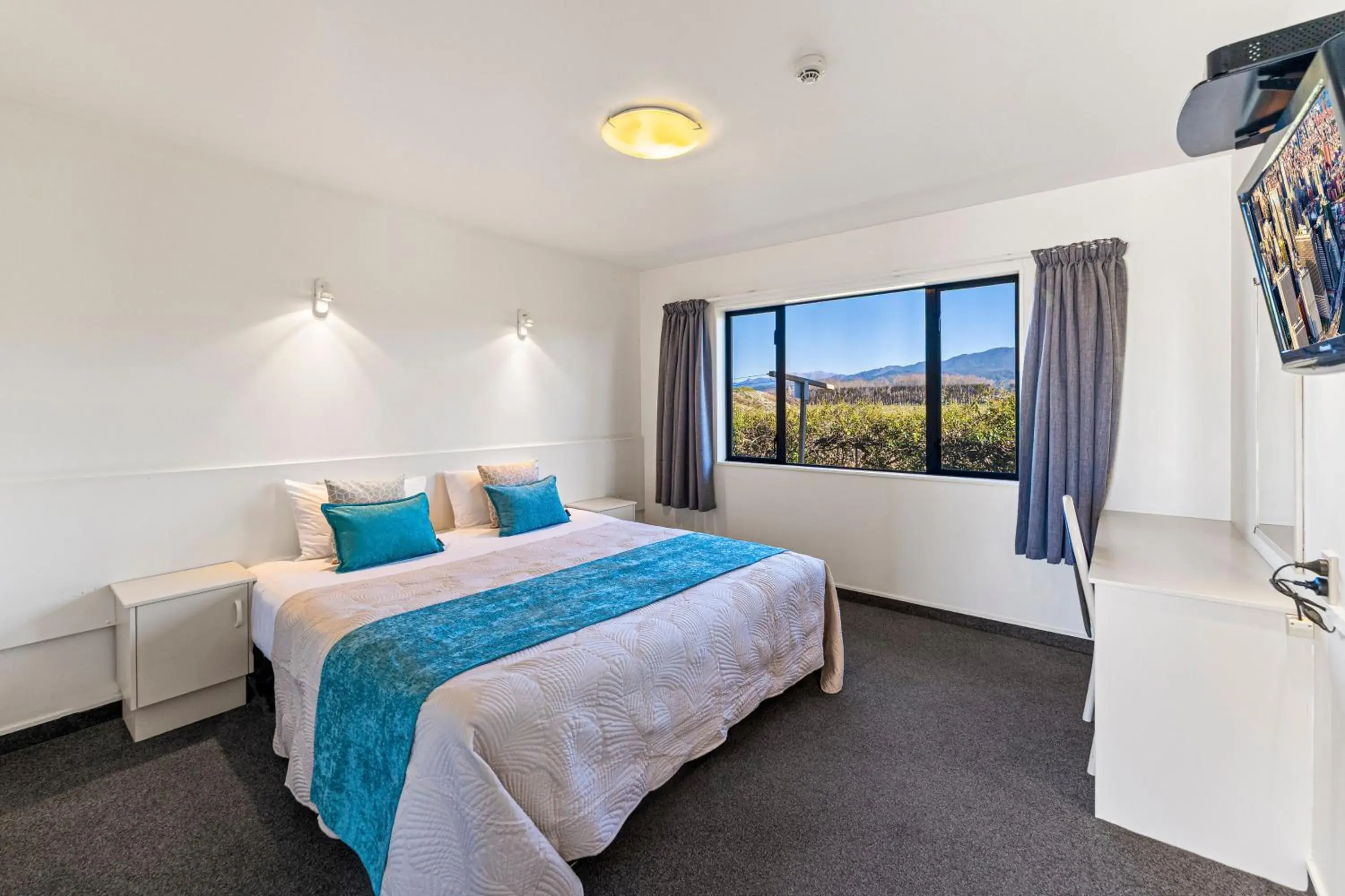 Bedroom, Bed in Avalon Manor Motel Bedroom, Bed in Avalon Manor Motel