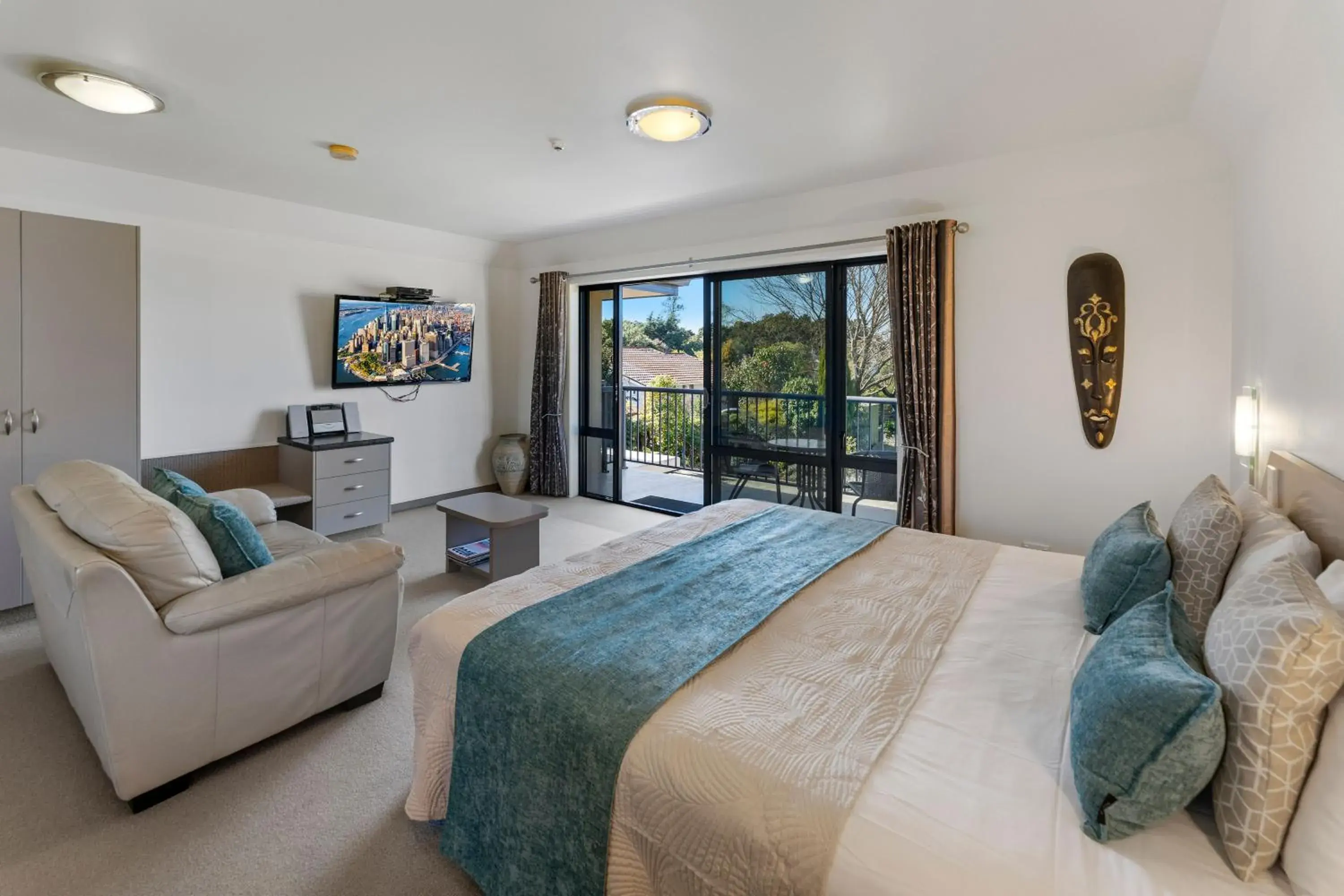 View (from property/room), Bed in Avalon Manor Motel View (from property/room), Bed in Avalon Manor Motel