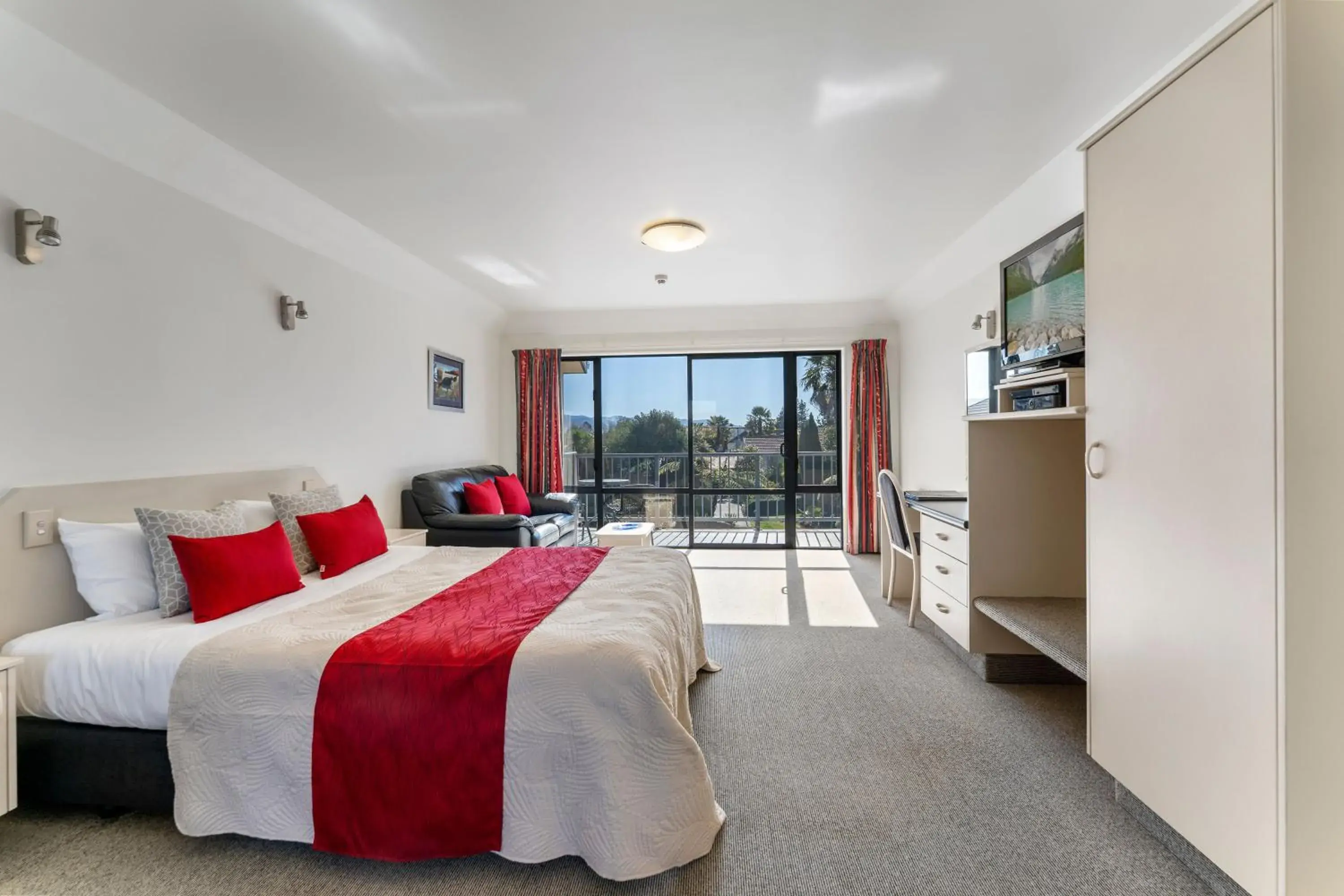 Bed in Avalon Manor Motel Bed in Avalon Manor Motel