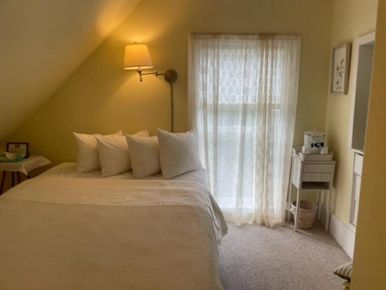 Double or Twin Room with Private External Bathroom in Central House Inn