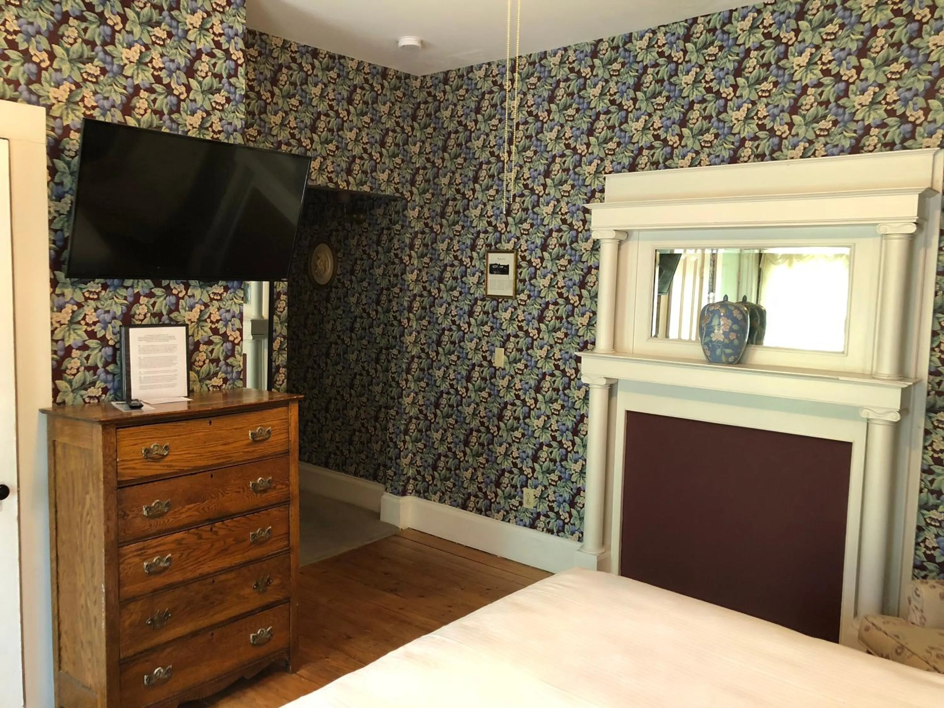 Superior King Room in Central House Inn