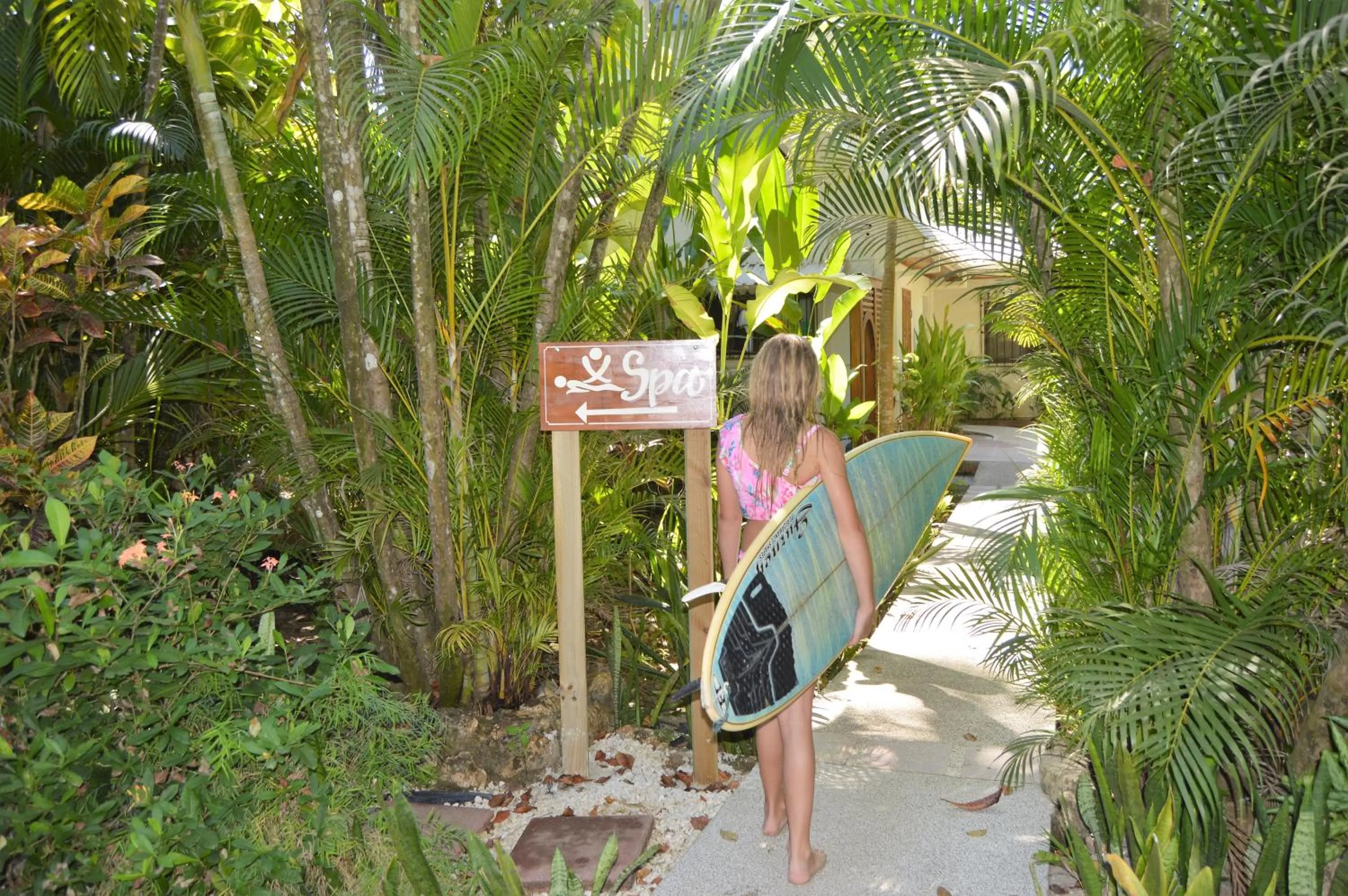 People in Casa Cecilia Beach Front