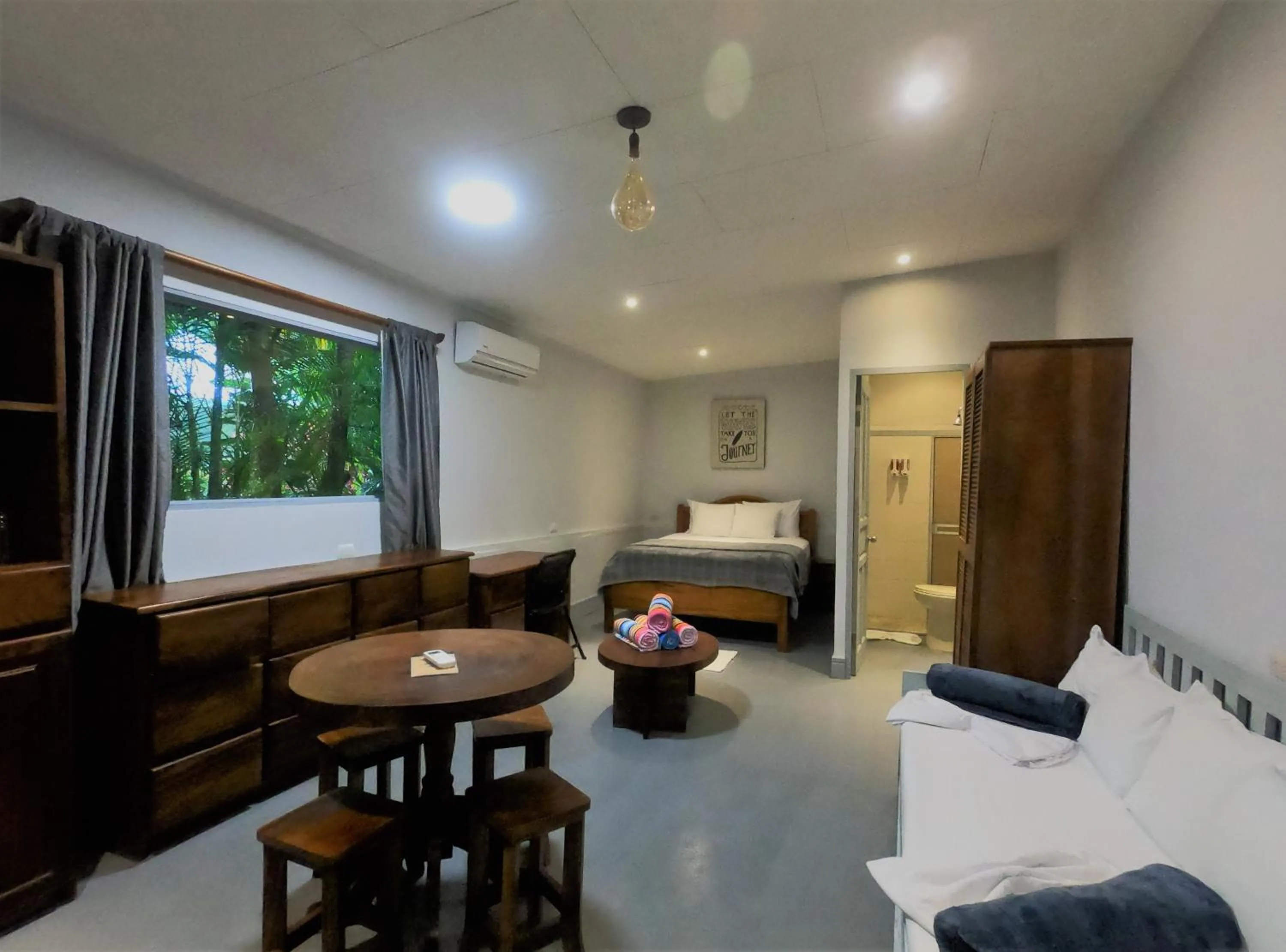 Photo of the whole room, Bed in Casa Cecilia Beach Front