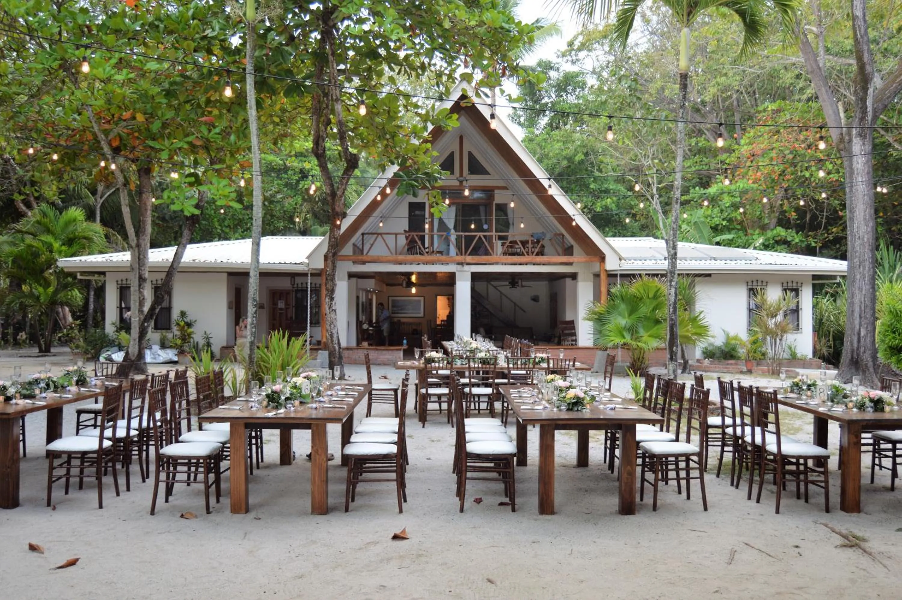 Banquet/Function facilities in Casa Cecilia Beach Front