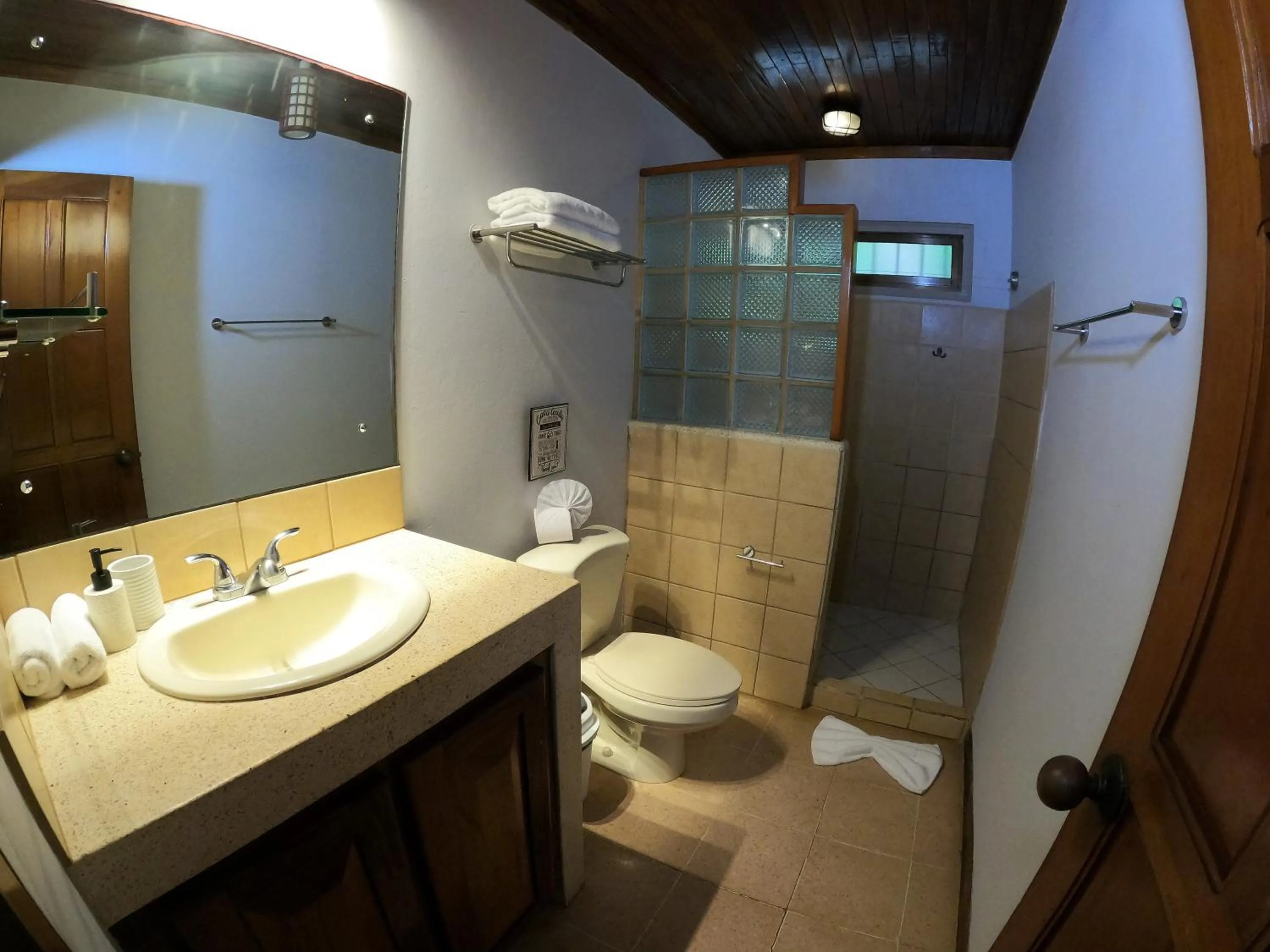 Bathroom in Casa Cecilia Beach Front