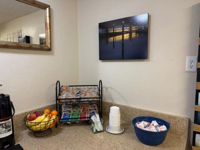 Breakfast in Super 8 by Wyndham Florence OR