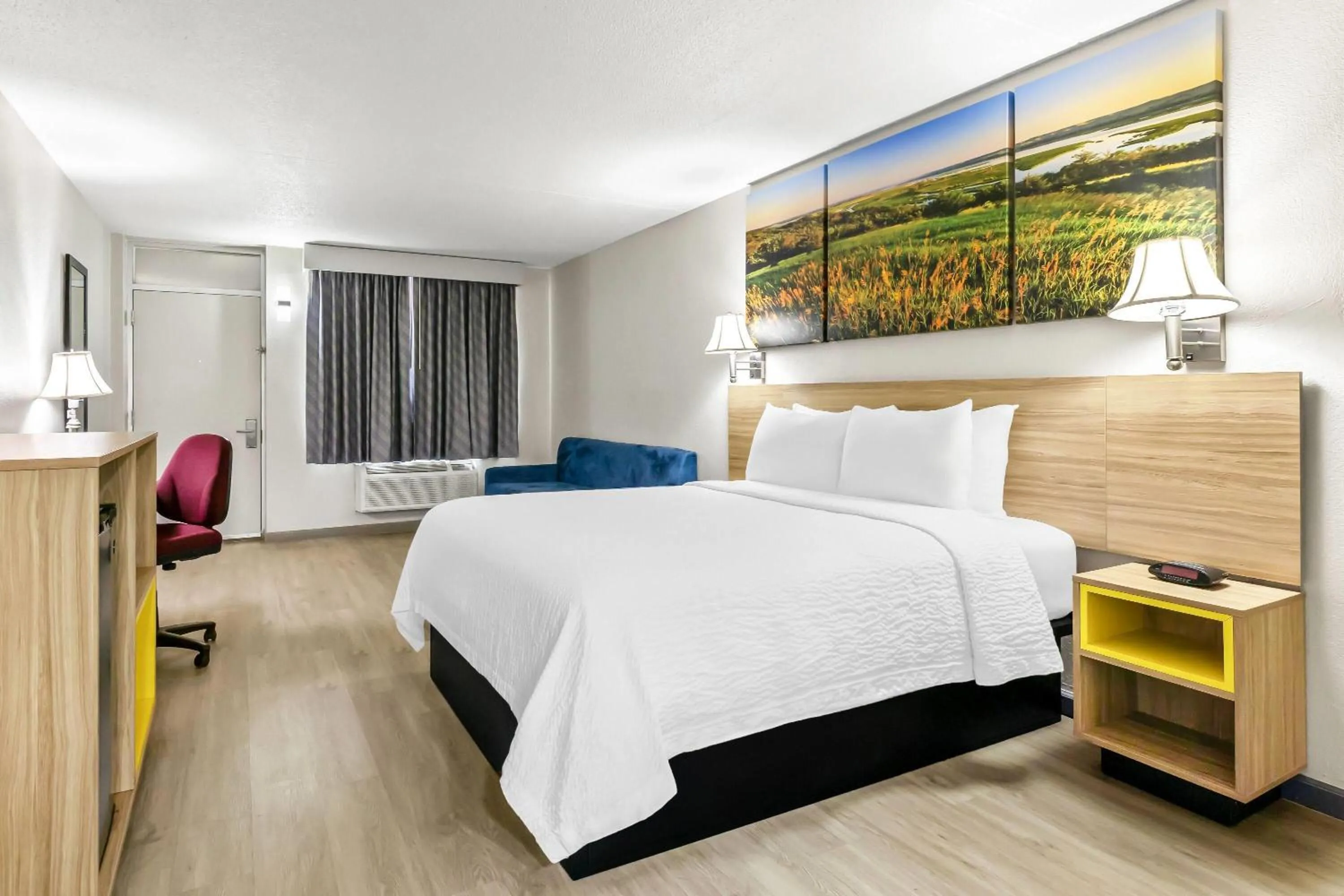 Bed in Days Inn by Wyndham Salina South