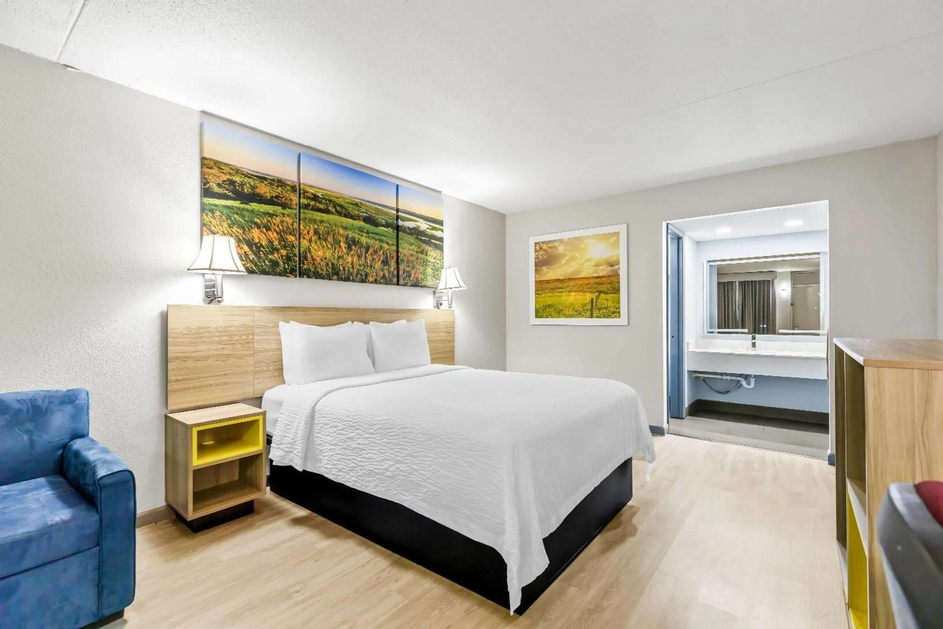 Bed in Days Inn by Wyndham Salina South