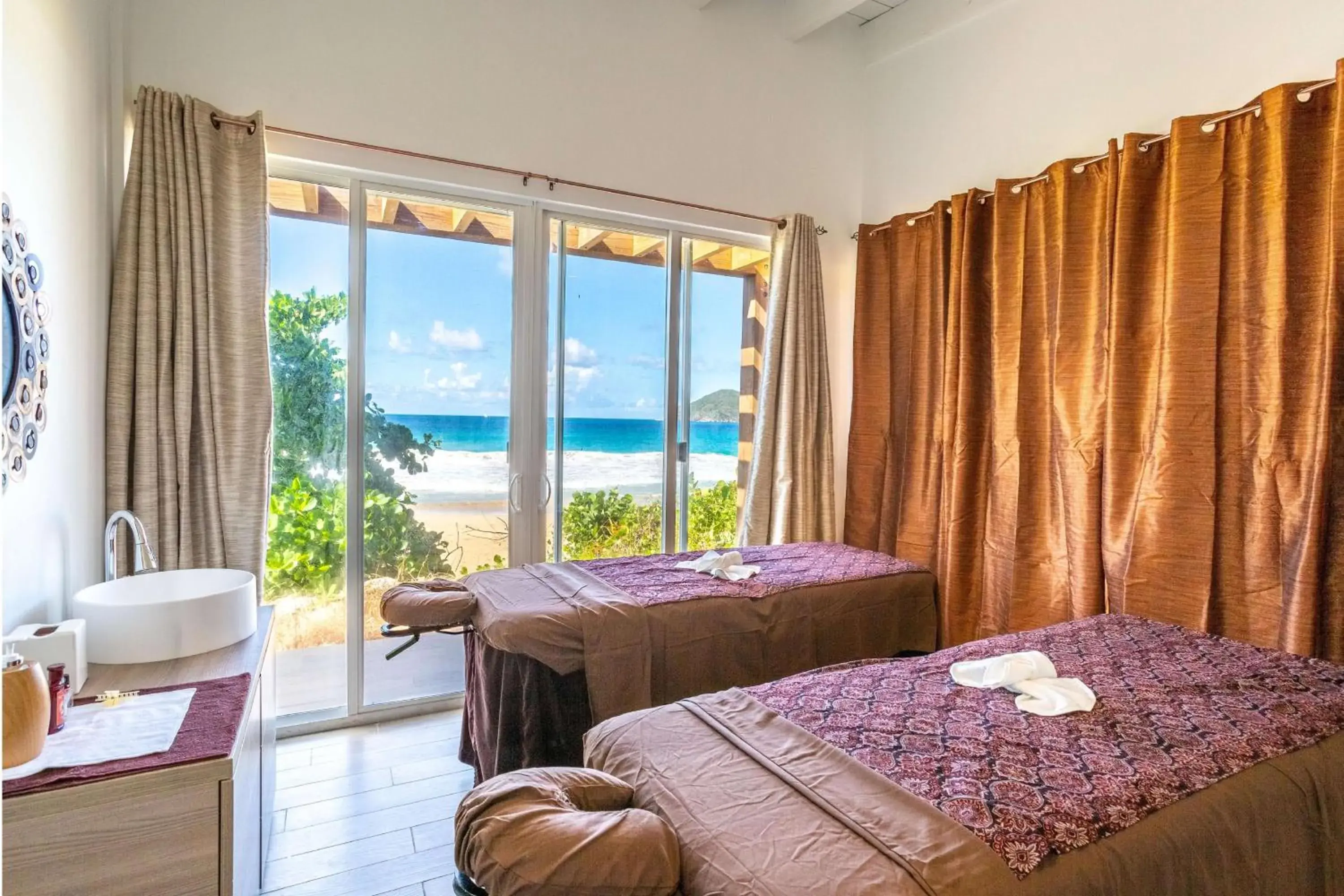 Activities, Bed in Wyndham Tortola BVI Lambert Beach Resort Activities, Bed in Wyndham Tortola BVI Lambert Beach Resort
