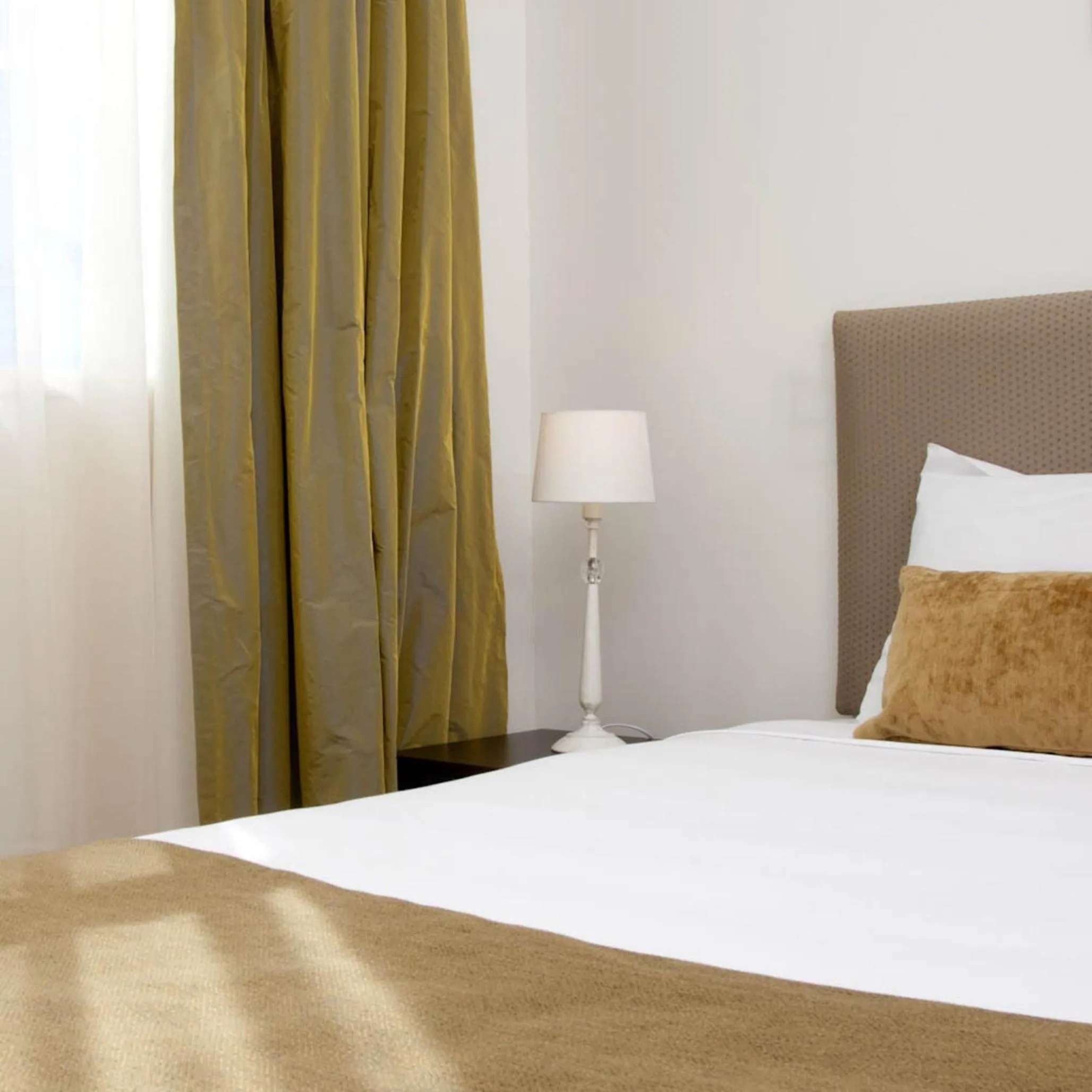 Bedroom, Bed in Quest on London