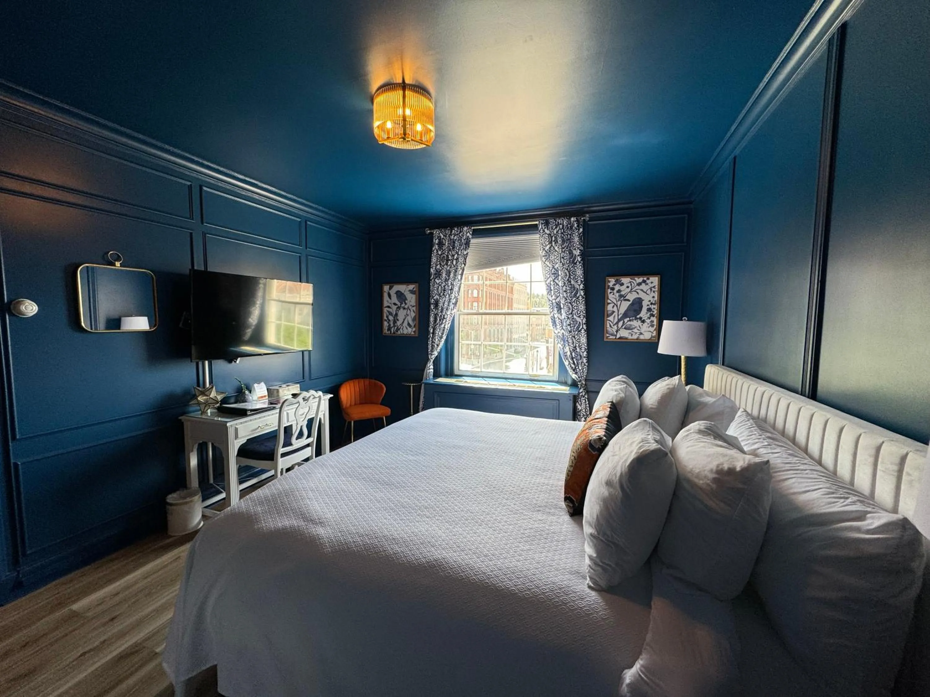 Bed in Spokane Club Hotel