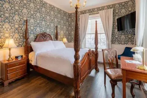 Bed in Spokane Club Hotel Bed in Spokane Club Hotel