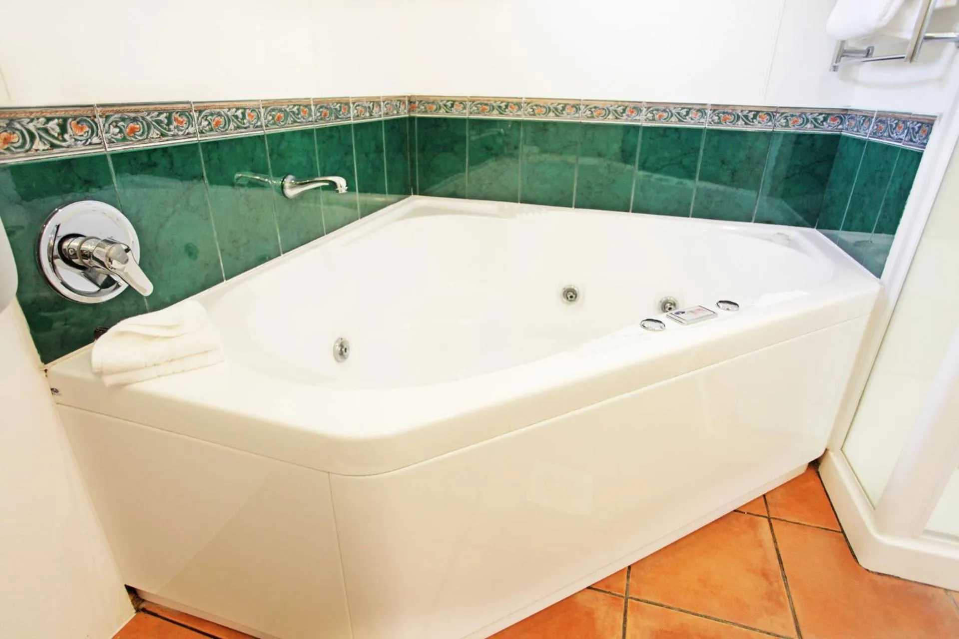 Bathroom in Anglesea Motel and Conference Centre