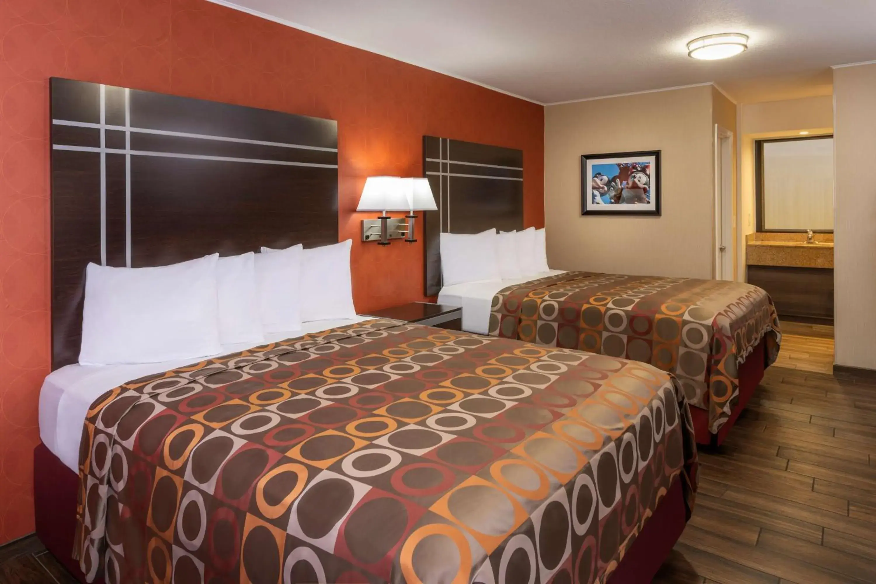 Queen Room with Two Queen Beds - Non-Smoking in Best Western Plus Raffles Inn & Suites Queen Room with Two Queen Beds - Non-Smoking in Best Western Plus Raffles Inn & Suites