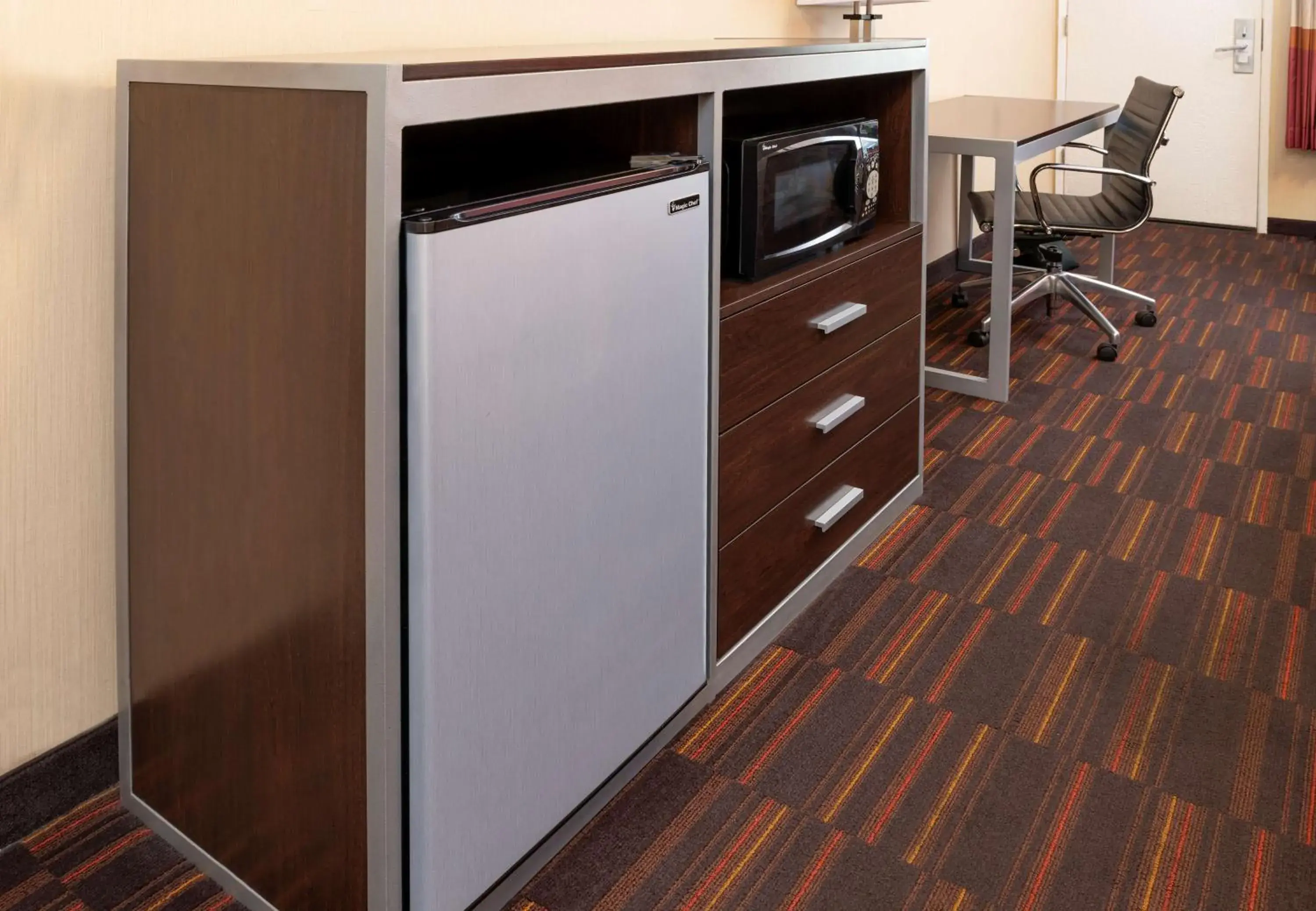 King Room - Disability Access in Best Western Plus Raffles Inn & Suites King Room - Disability Access in Best Western Plus Raffles Inn & Suites