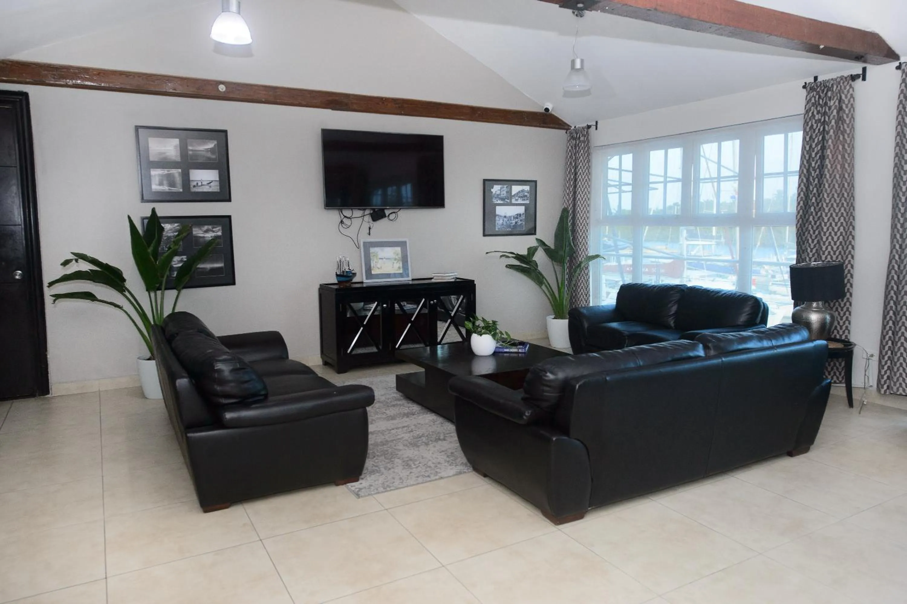 Lounge or bar in Marina Hotel at Shelter Bay