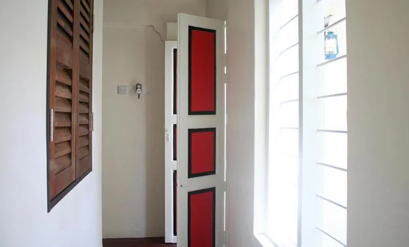 Facade/entrance in Red Inn Court