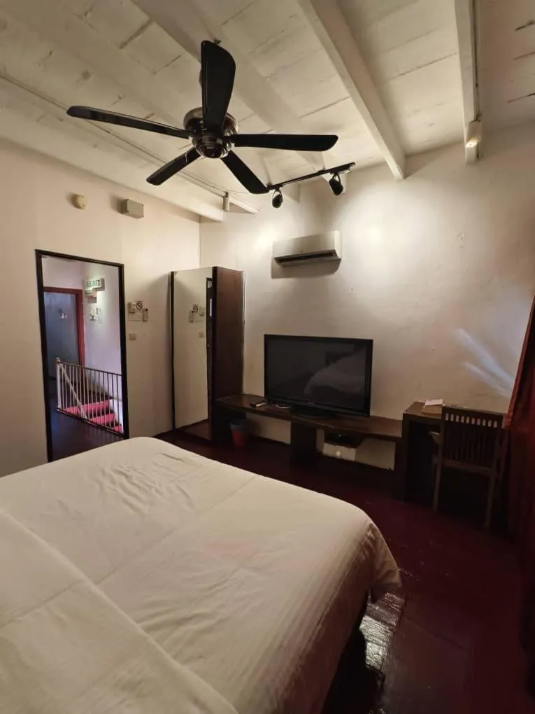 Bed in Red Inn Court