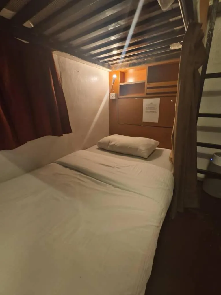 Bed in Red Inn Court