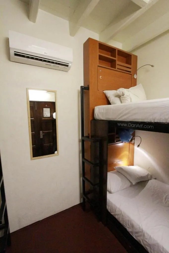 Bed in Red Inn Court