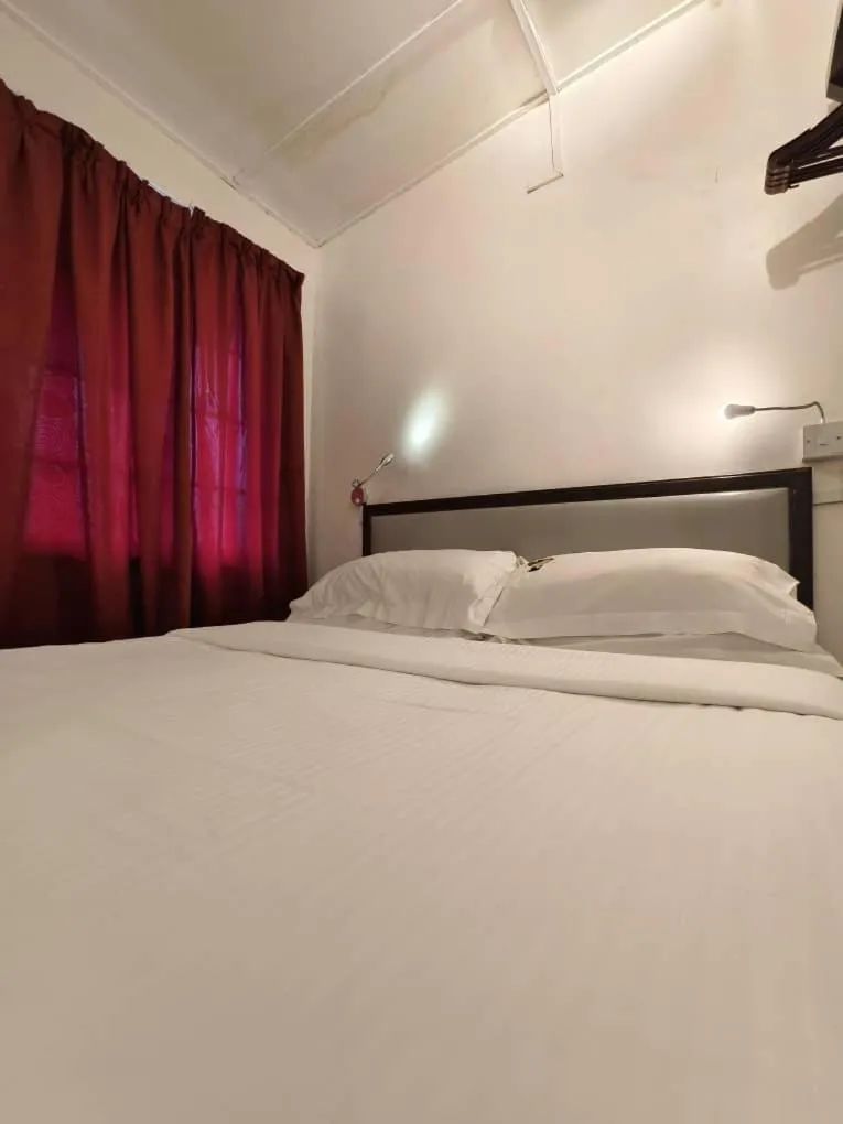 Bed in Red Inn Court