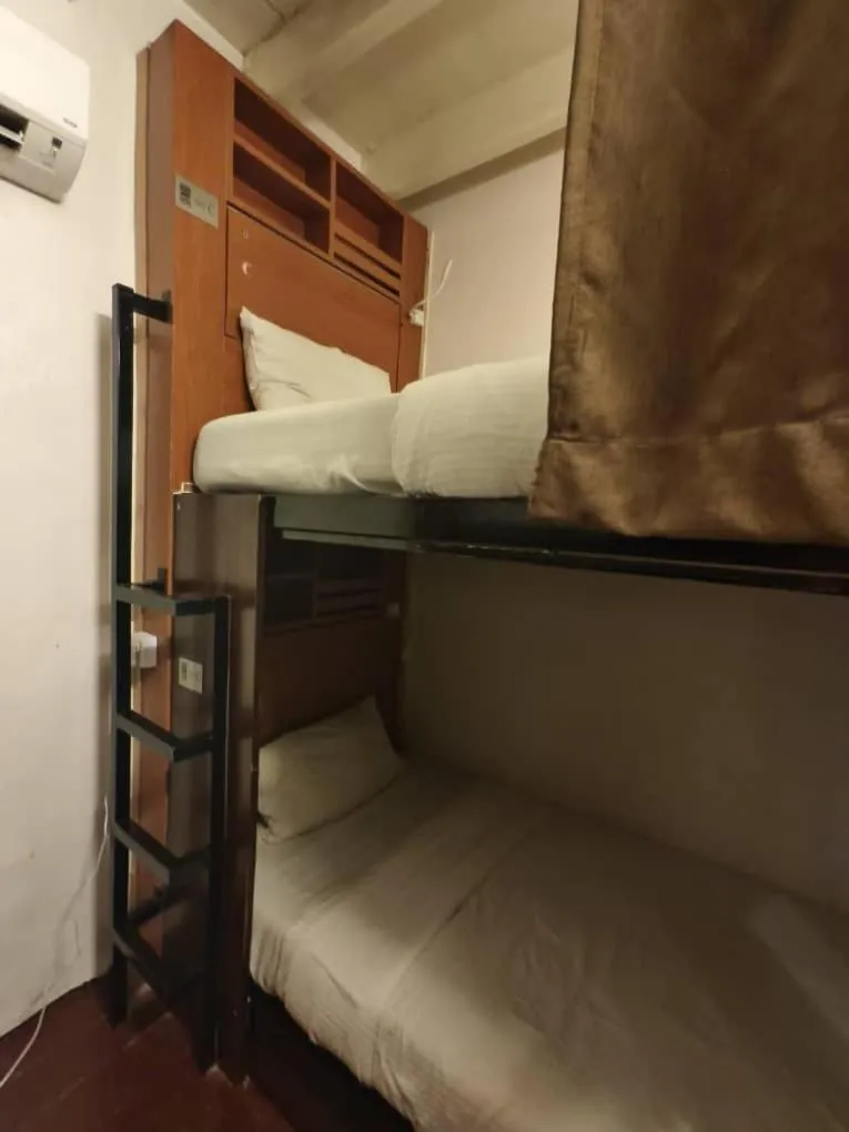 Bed in Red Inn Court