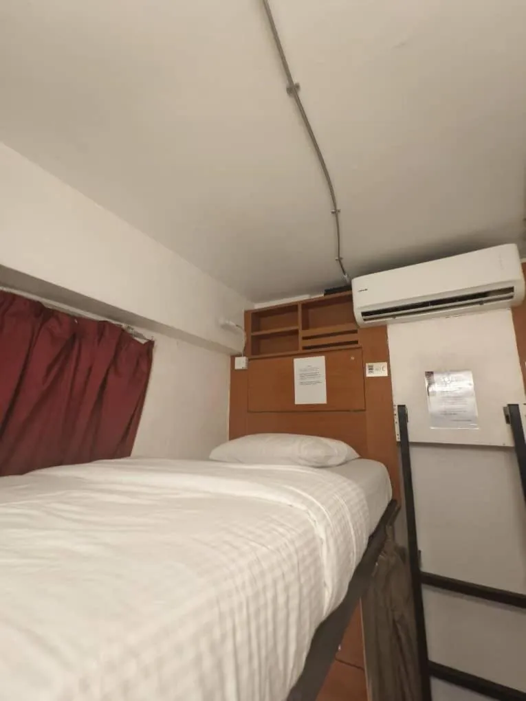 Bed in Red Inn Court