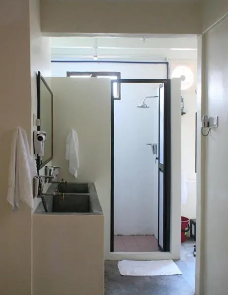 Shower in Red Inn Court