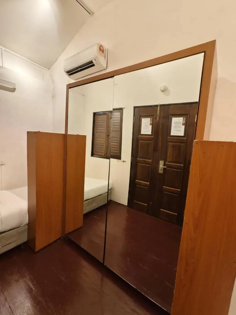 Bed in Red Inn Court