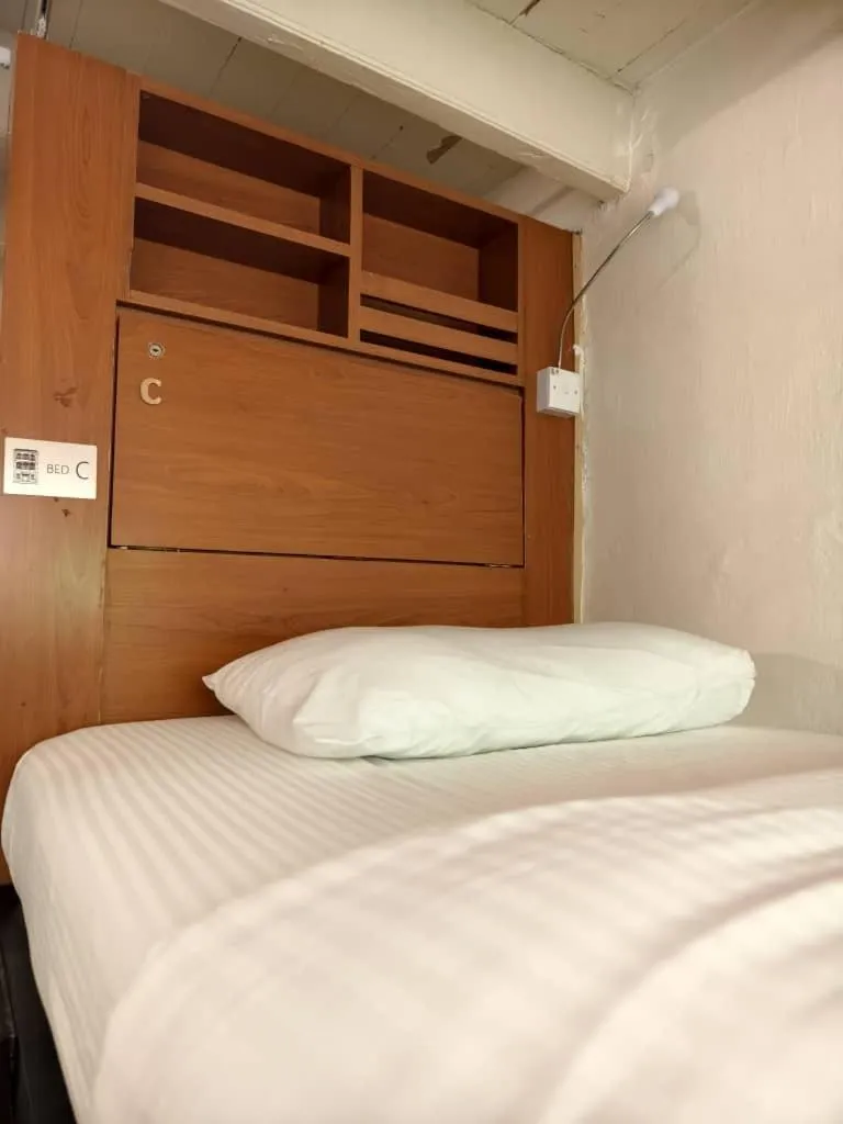 Bed in Red Inn Court