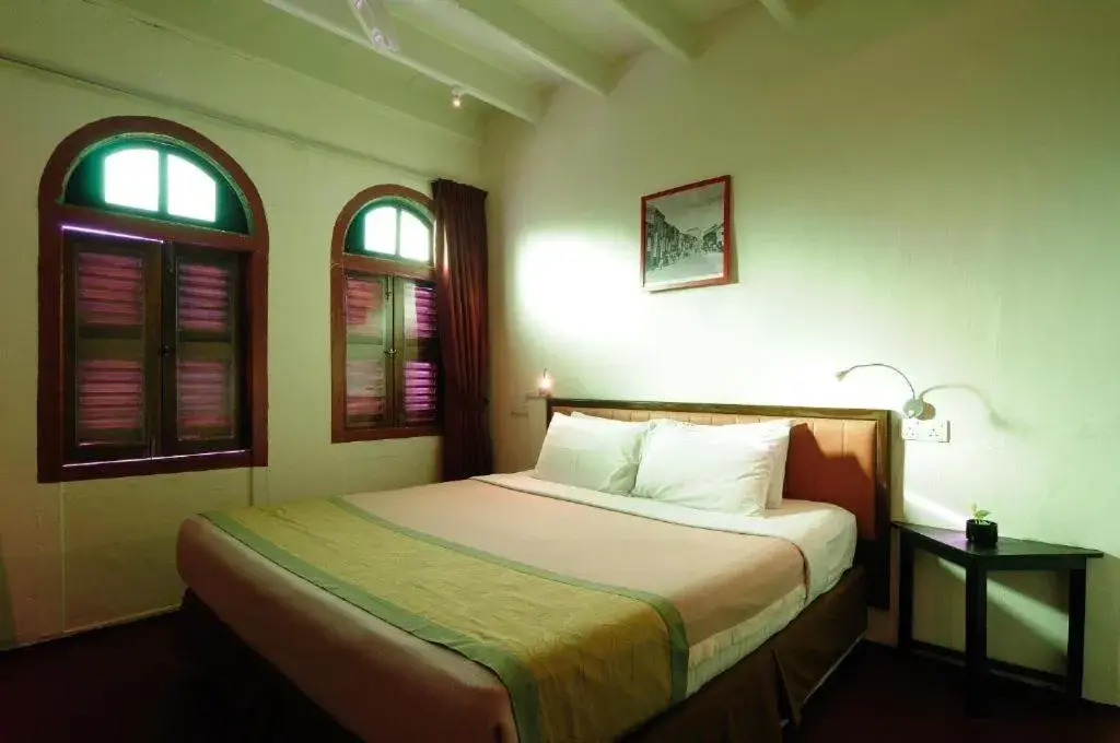 Bed in Red Inn Court Bed in Red Inn Court