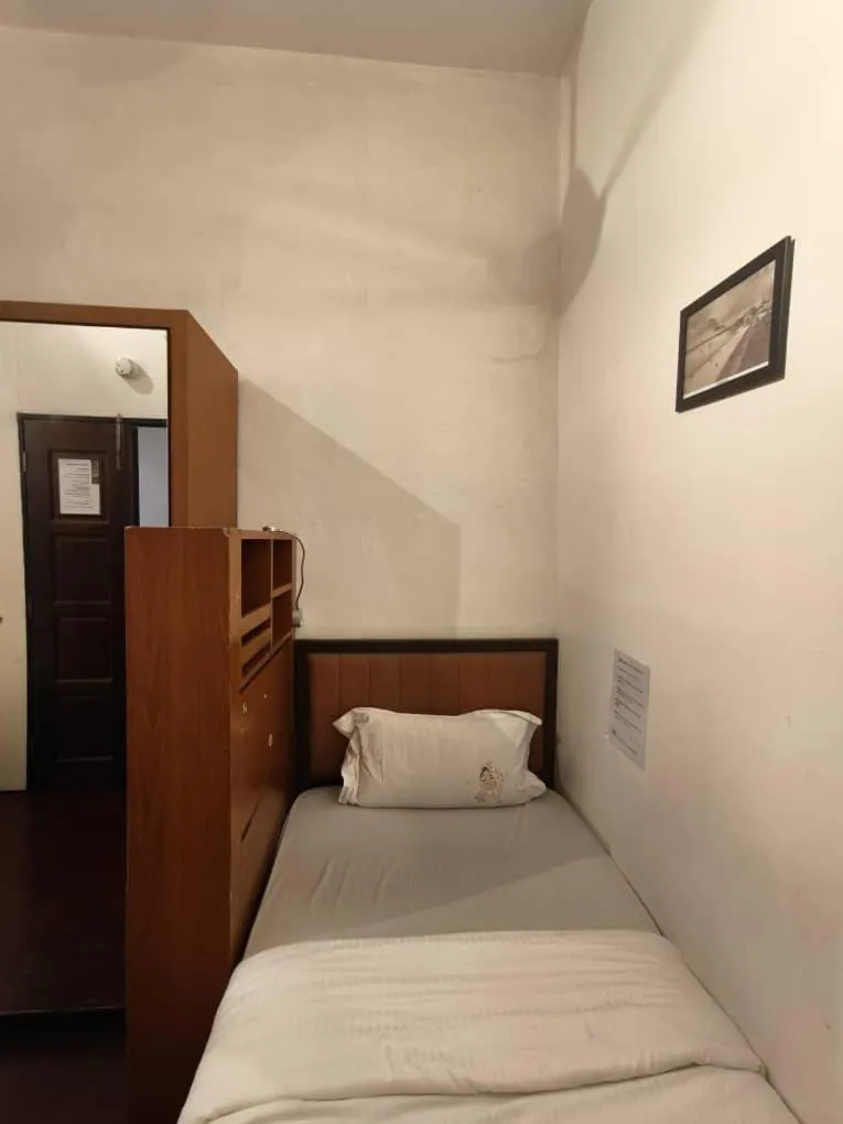 Bed in Red Inn Court