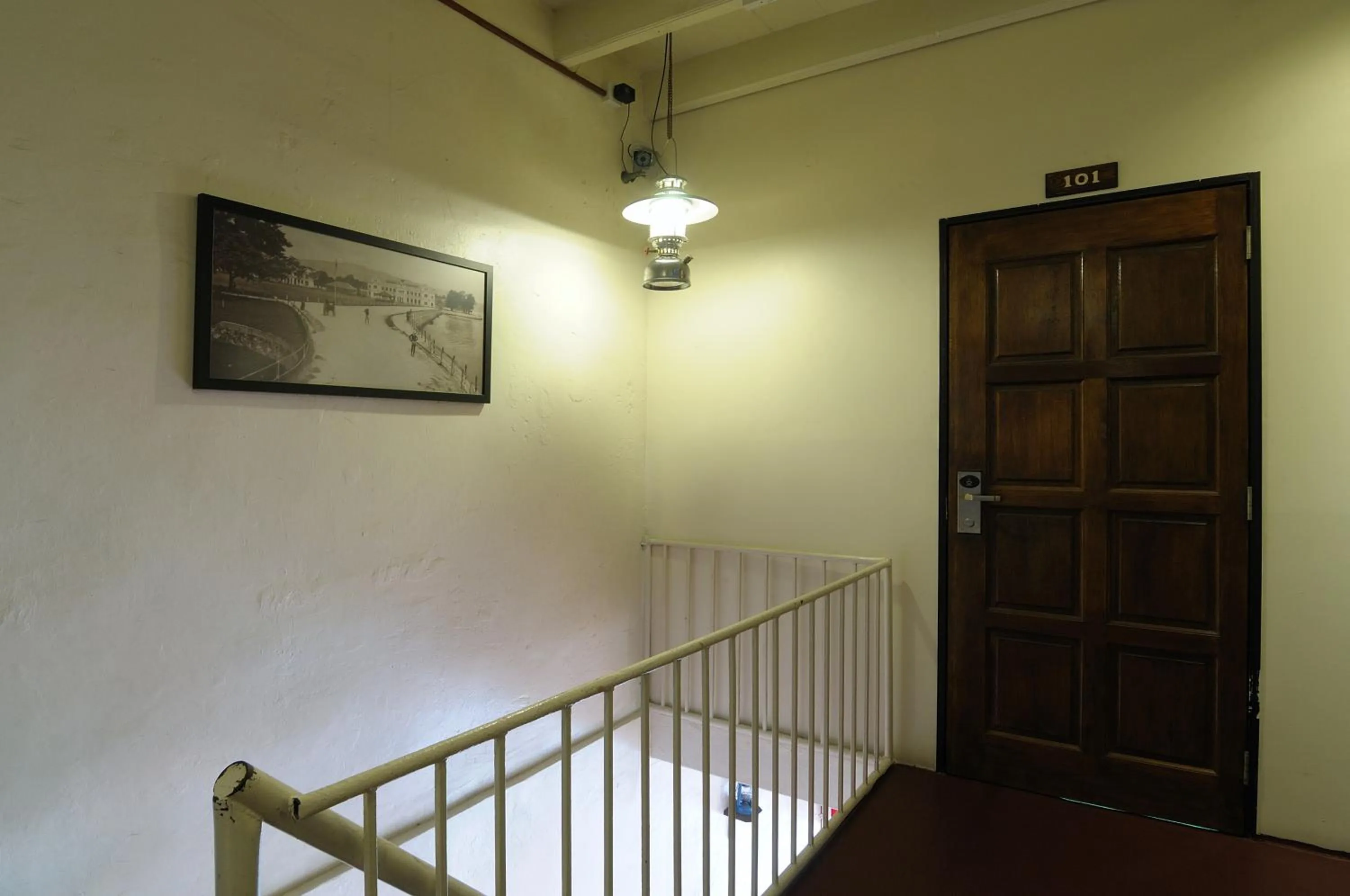 Facade/entrance in Red Inn Court