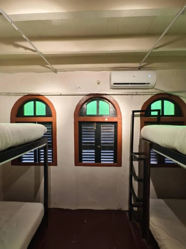 Bed in Red Inn Court