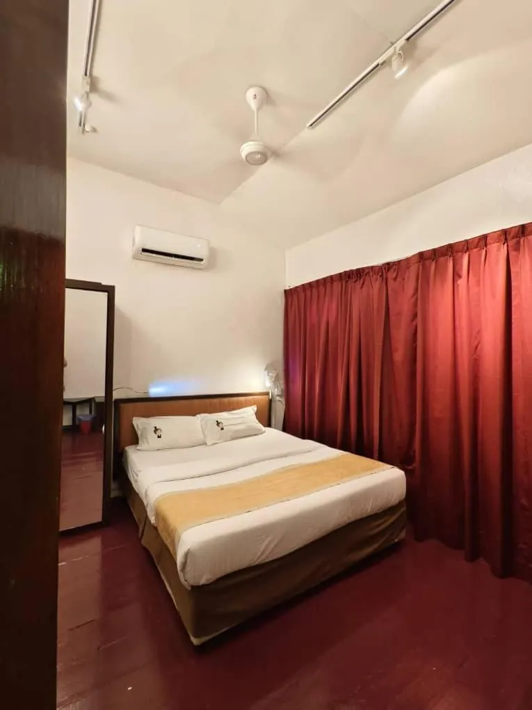 Bed in Red Inn Court