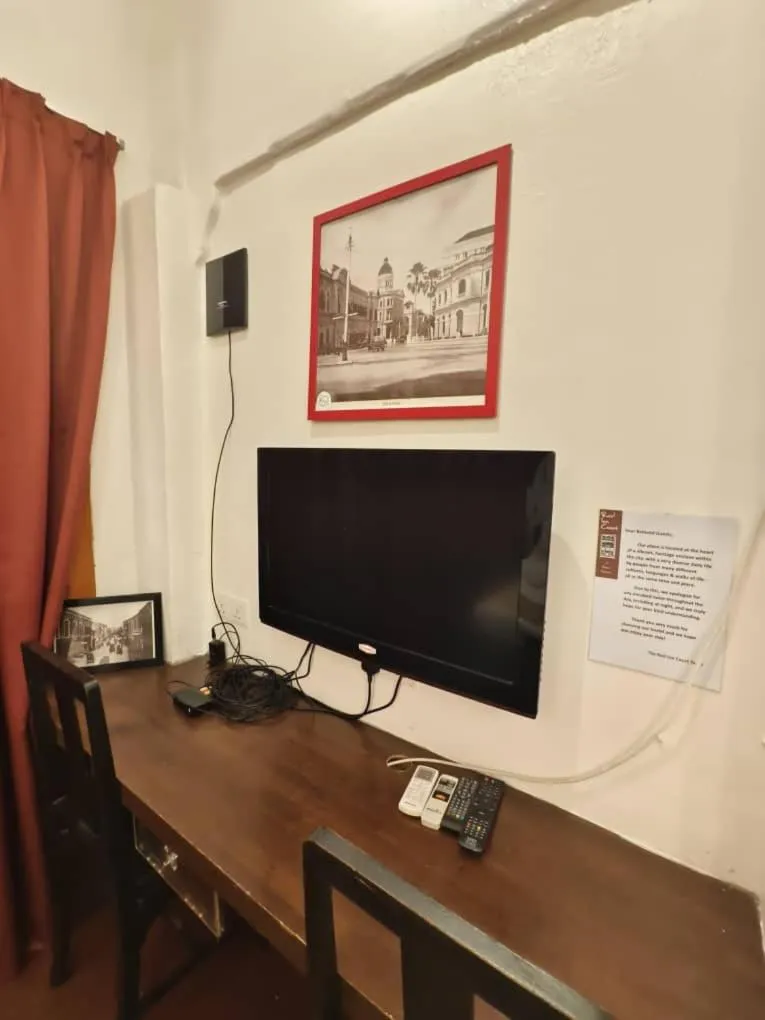 TV and multimedia in Red Inn Court