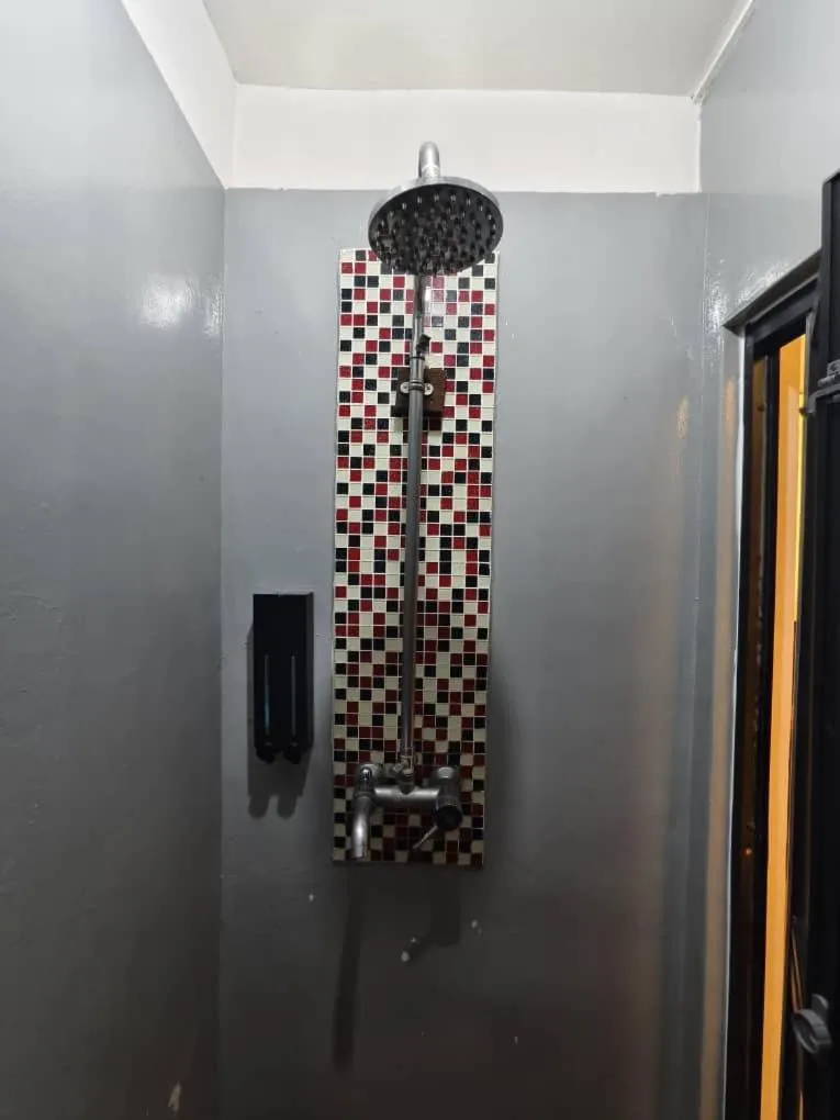 Shower in Red Inn Court
