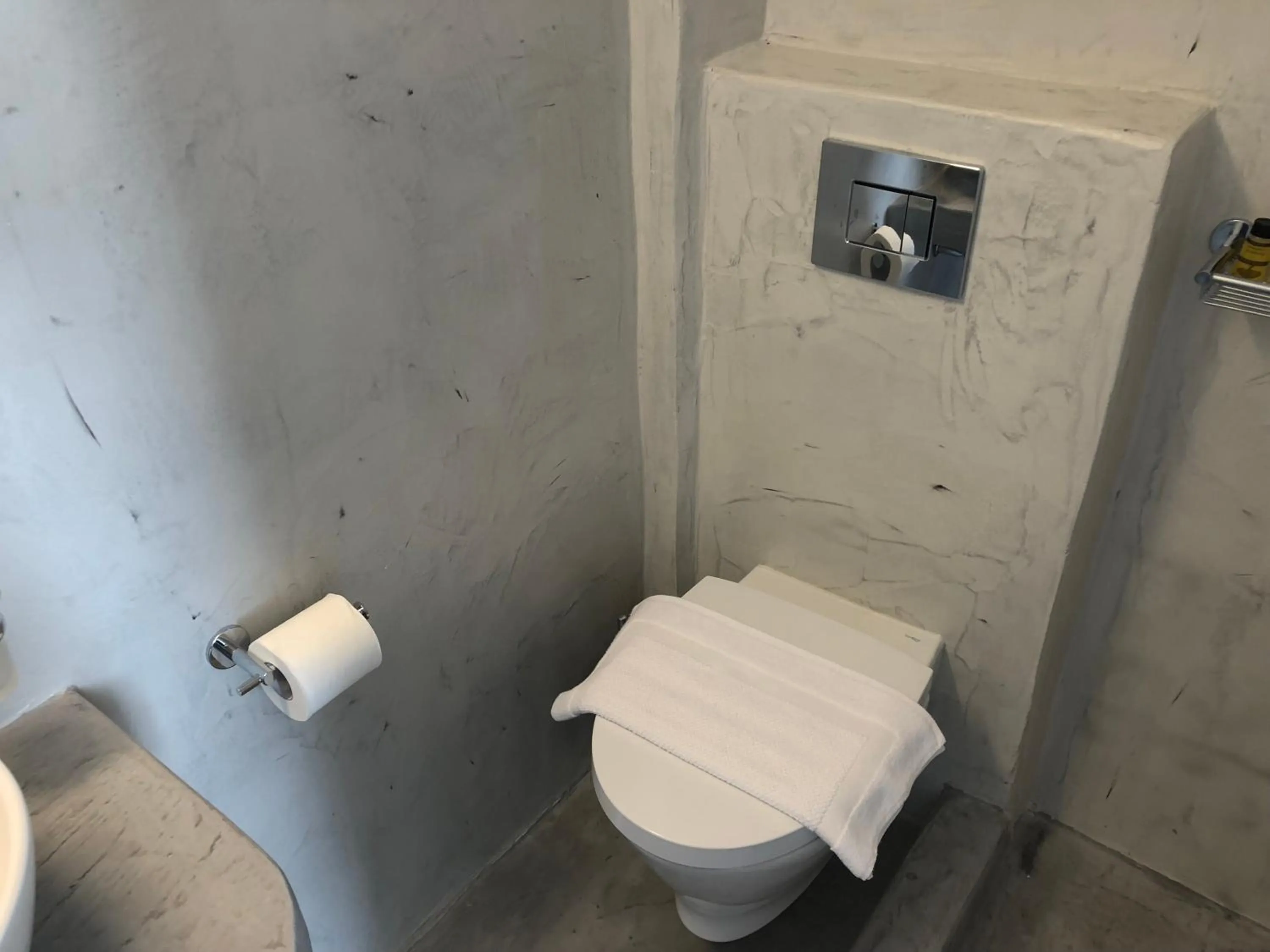 Black Coast Santorini