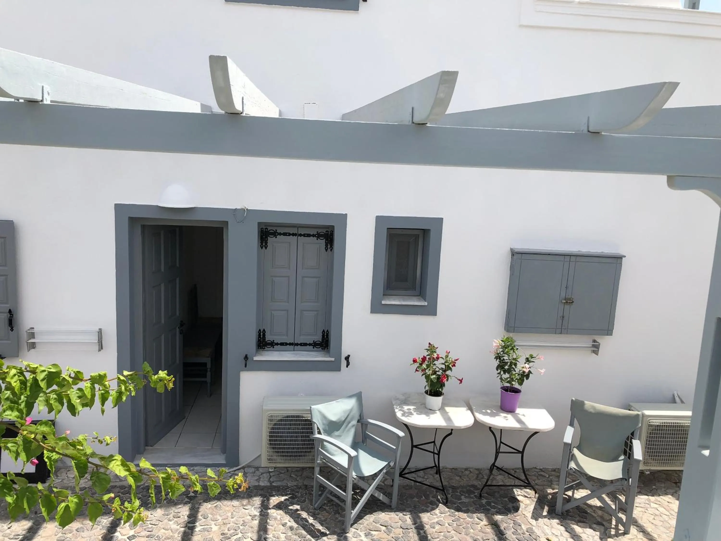 Black Coast Santorini