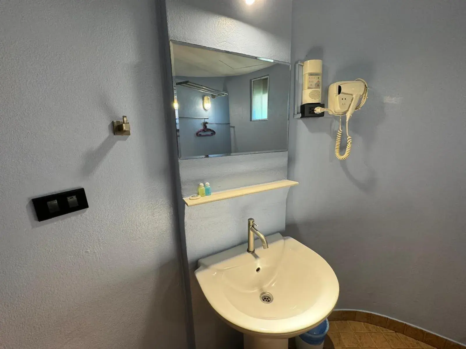 Bathroom in Koh Mak Buri Hut Natural Resort Bathroom in Koh Mak Buri Hut Natural Resort