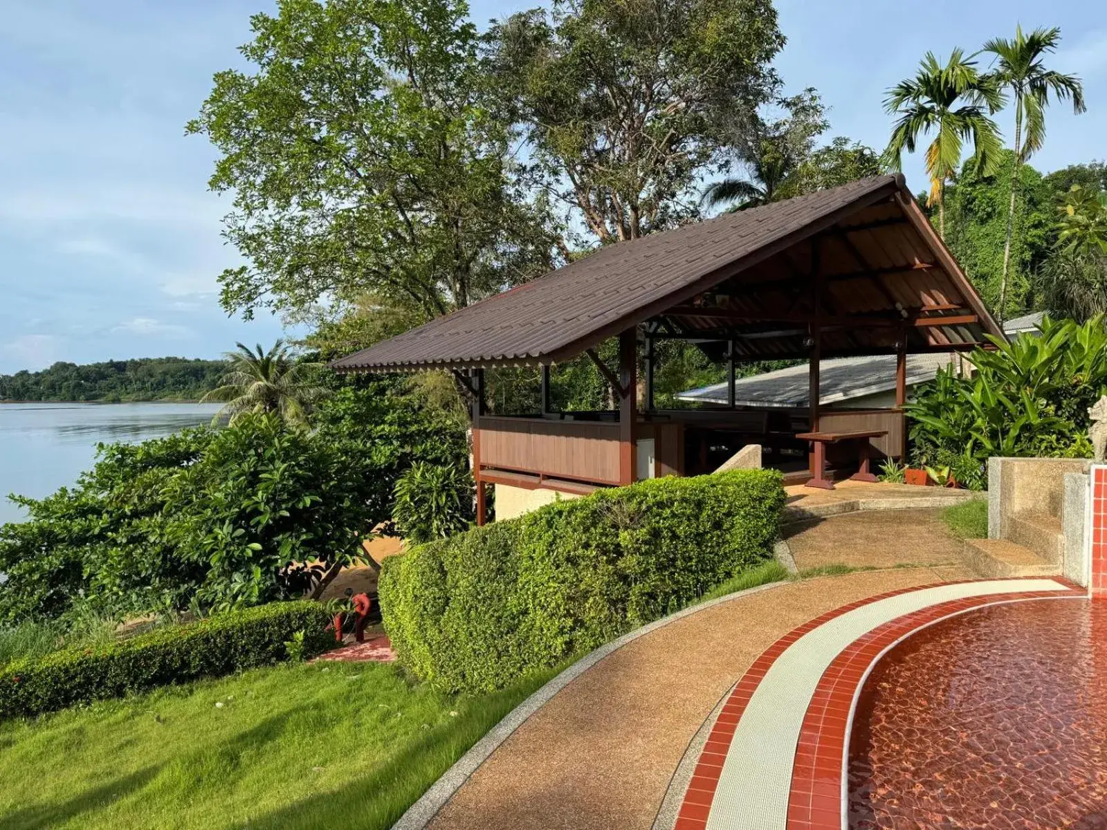 Restaurant/places to eat in Koh Mak Buri Hut Natural Resort Restaurant/places to eat in Koh Mak Buri Hut Natural Resort