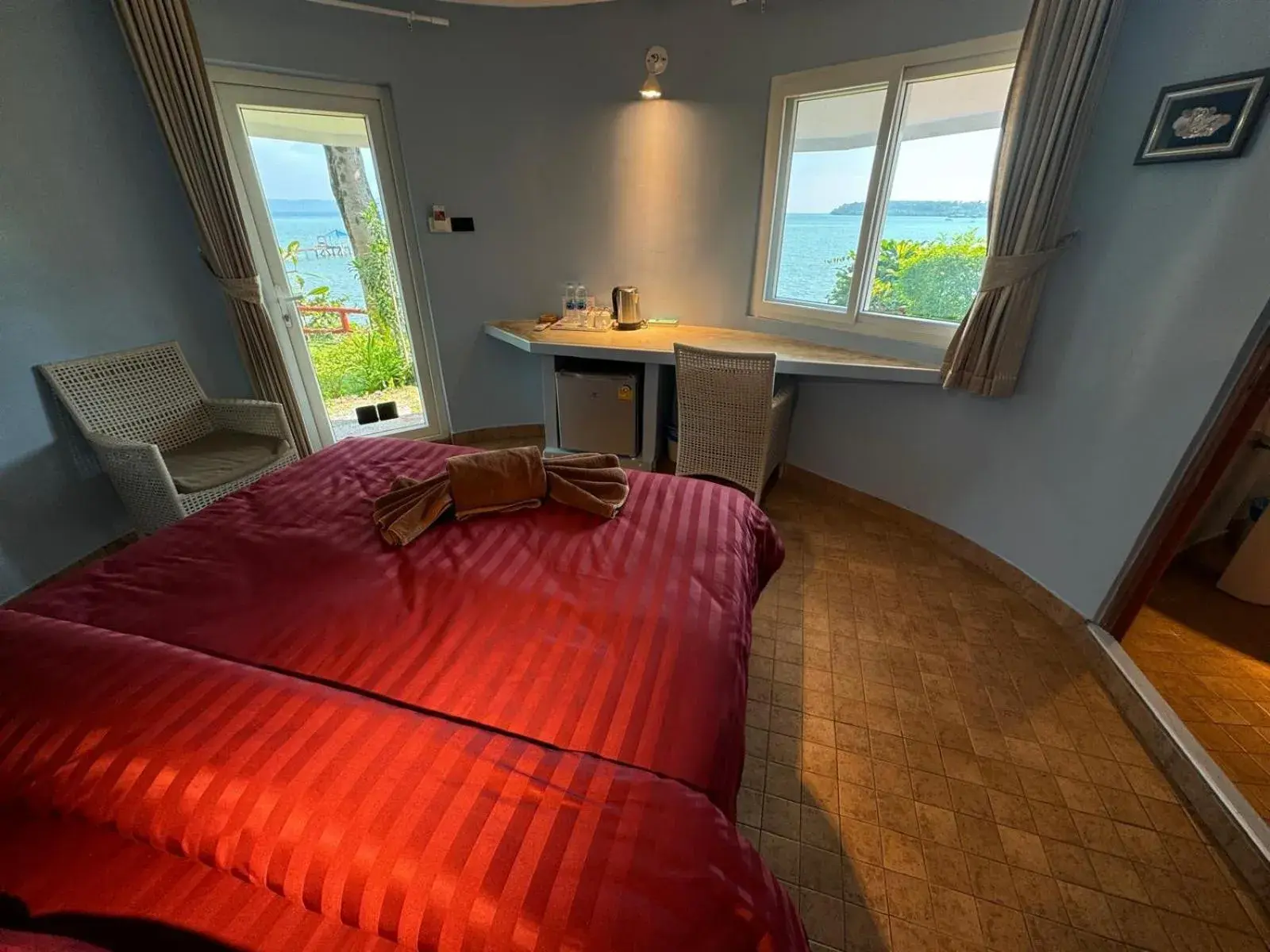 Bed in Koh Mak Buri Hut Natural Resort Bed in Koh Mak Buri Hut Natural Resort