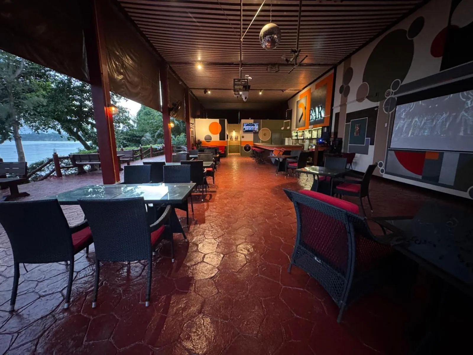 Restaurant/places to eat in Koh Mak Buri Hut Natural Resort