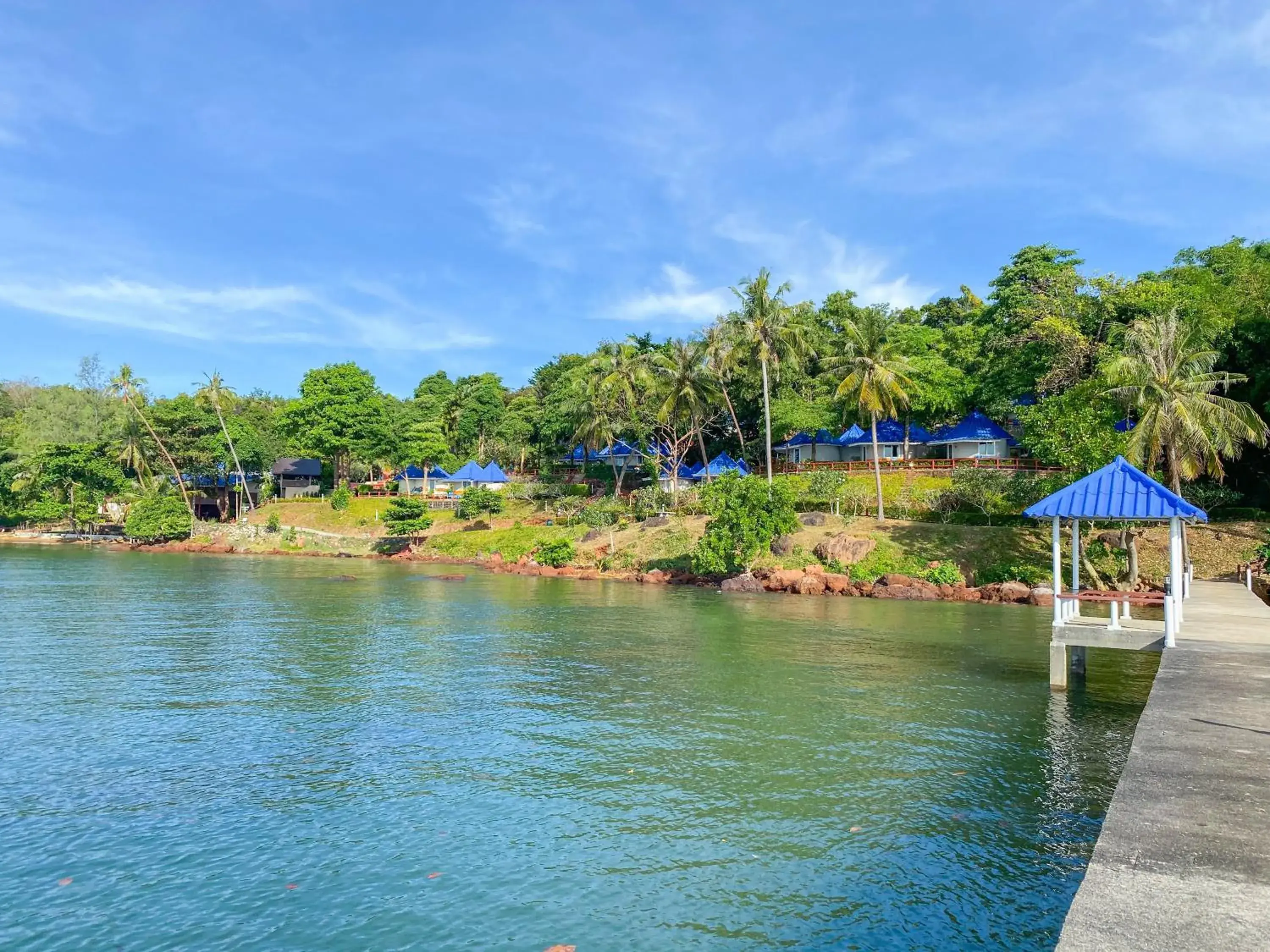 Property building in Koh Mak Buri Hut Natural Resort Property building in Koh Mak Buri Hut Natural Resort