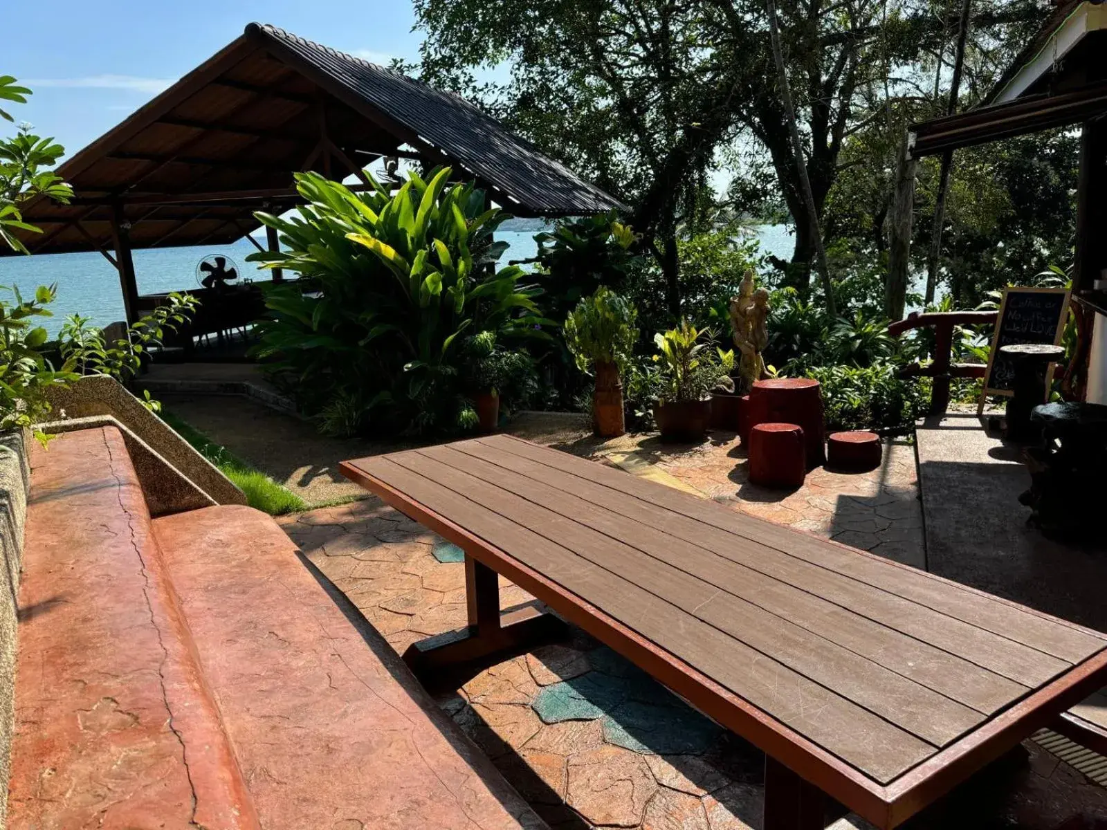 Restaurant/places to eat in Koh Mak Buri Hut Natural Resort Restaurant/places to eat in Koh Mak Buri Hut Natural Resort