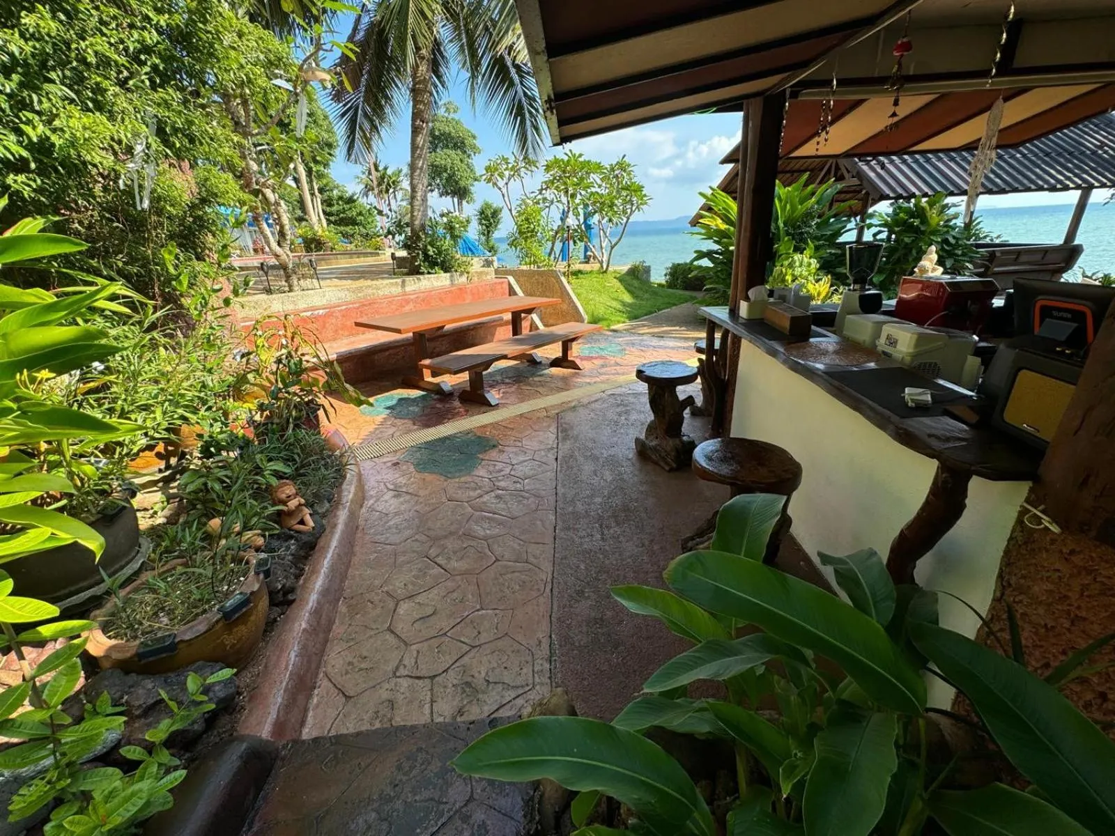 Restaurant/places to eat in Koh Mak Buri Hut Natural Resort