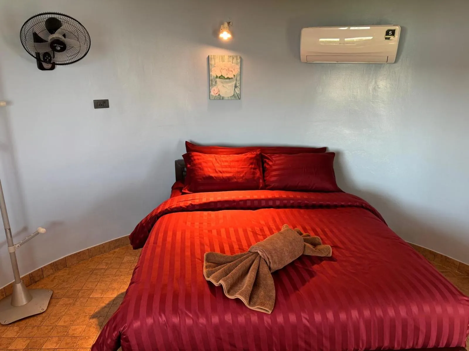 Property building, Bed in Koh Mak Buri Hut Natural Resort