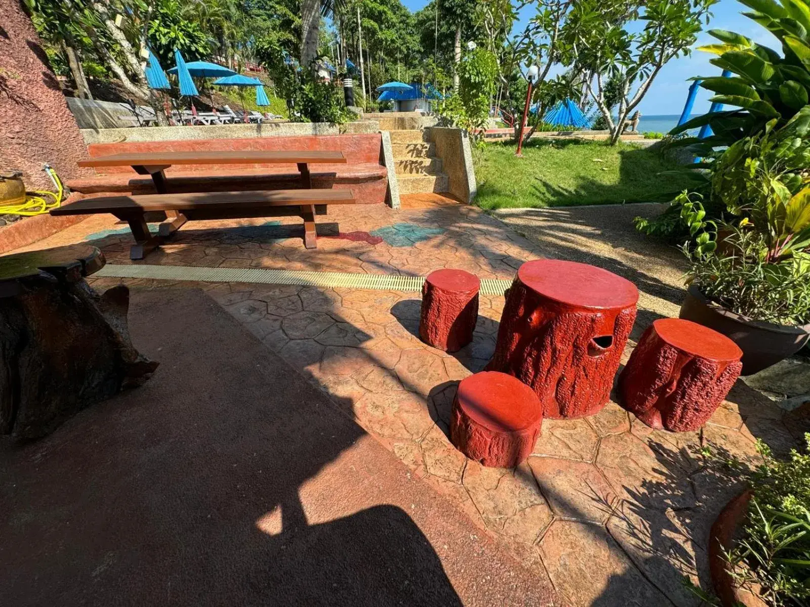 Restaurant/places to eat in Koh Mak Buri Hut Natural Resort Restaurant/places to eat in Koh Mak Buri Hut Natural Resort