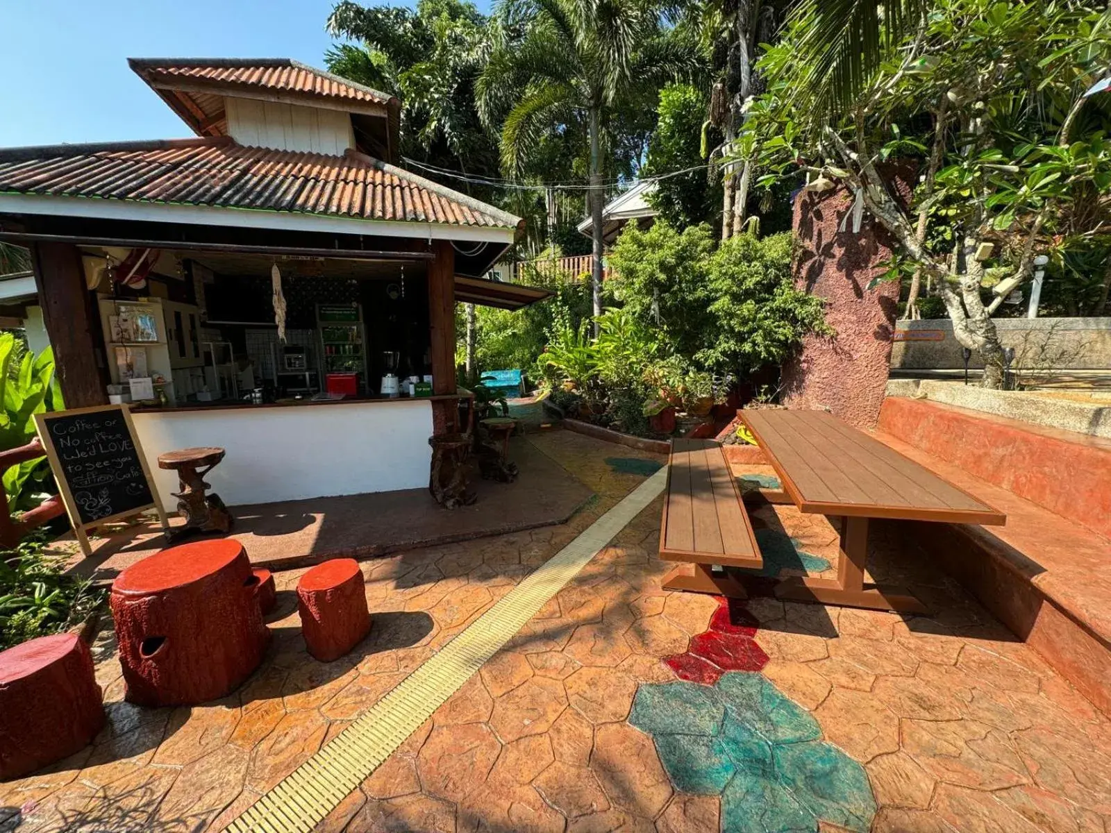 Restaurant/places to eat in Koh Mak Buri Hut Natural Resort Restaurant/places to eat in Koh Mak Buri Hut Natural Resort