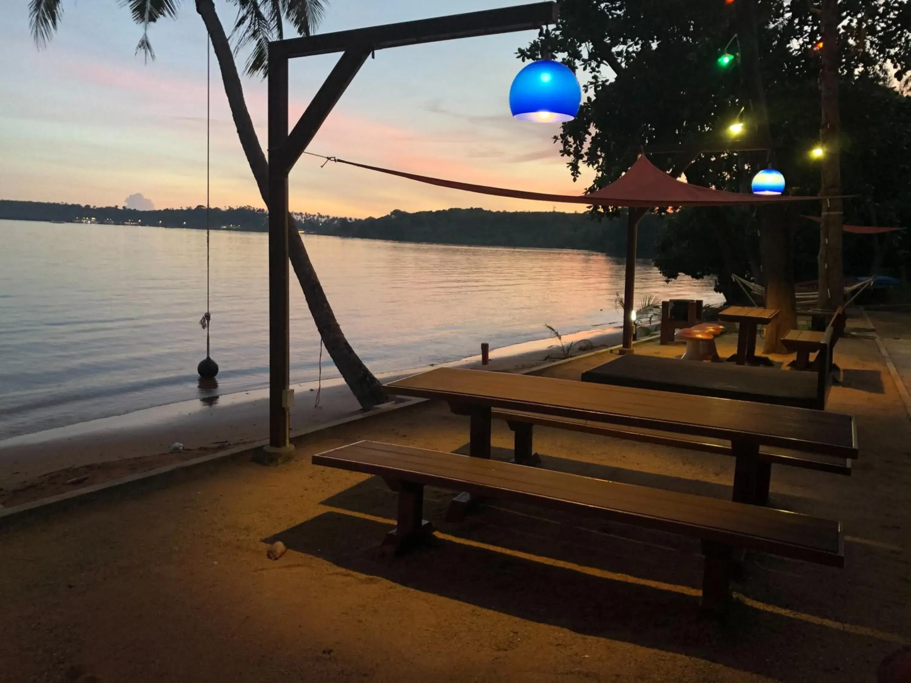 Restaurant/places to eat in Koh Mak Buri Hut Natural Resort Restaurant/places to eat in Koh Mak Buri Hut Natural Resort